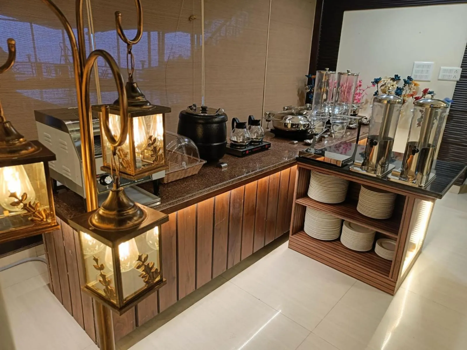 Restaurant/places to eat in Hotel Bella Heights