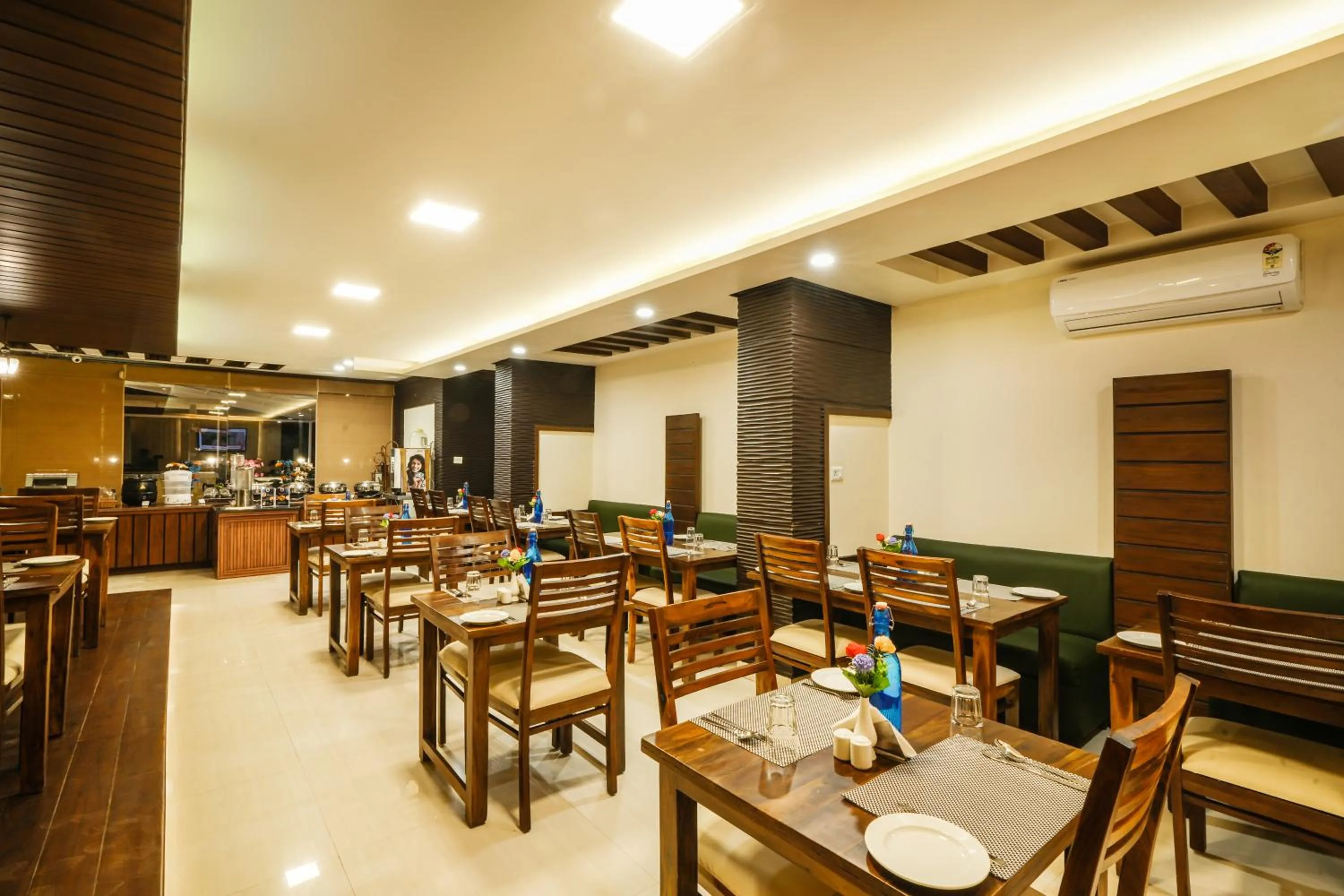 Restaurant/places to eat in Hotel Bella Heights