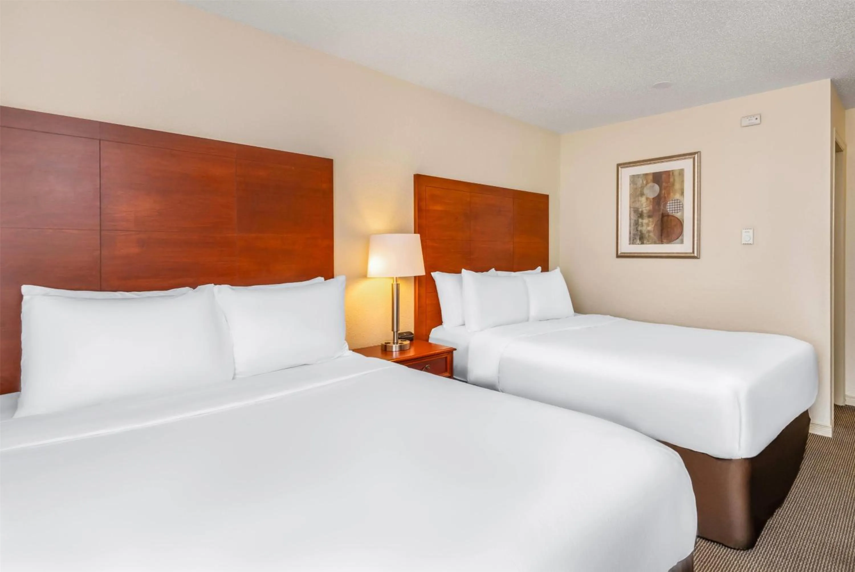 Photo of the whole room, Bed in Travelodge by Wyndham Gananoque