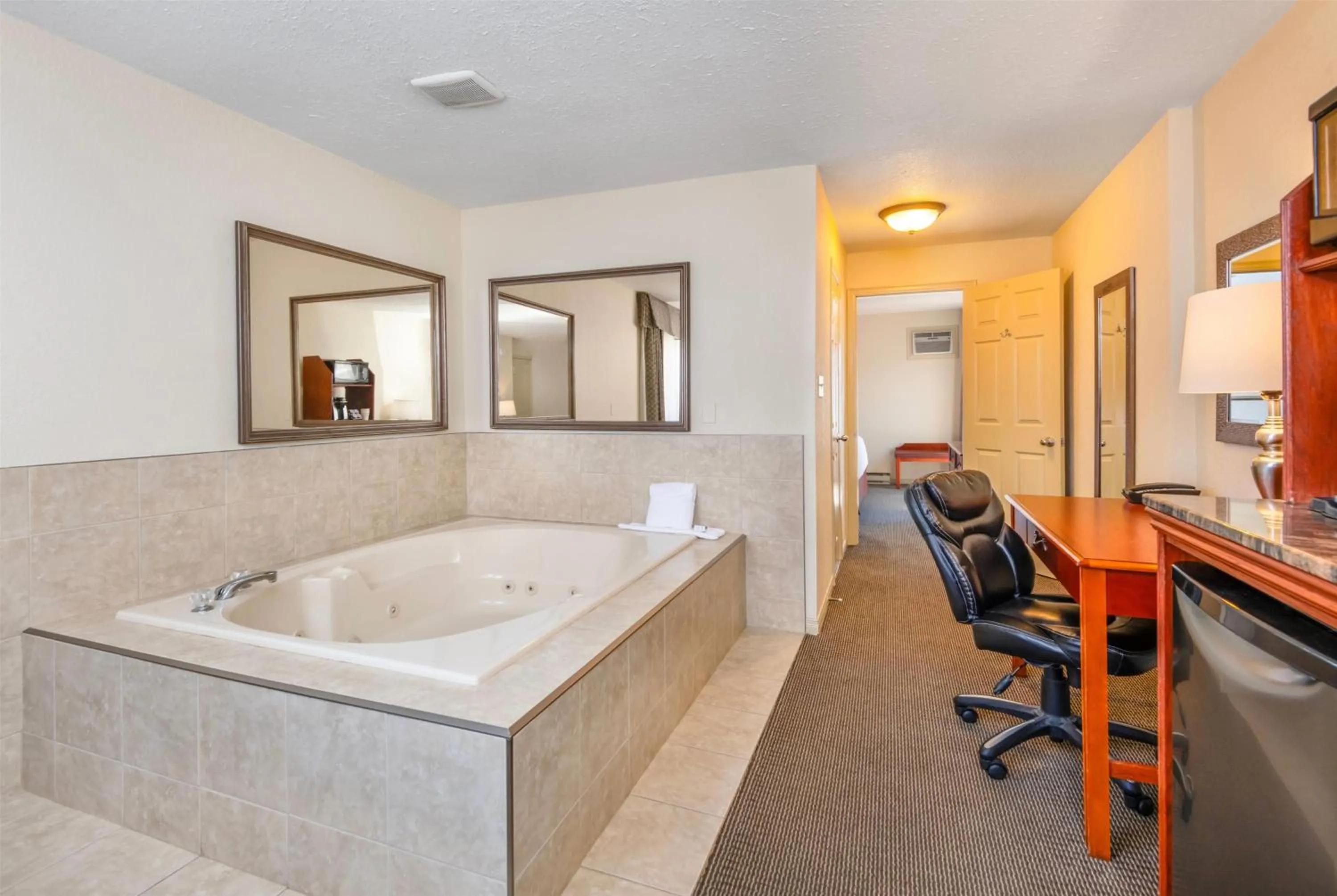 Photo of the whole room in Travelodge by Wyndham Gananoque