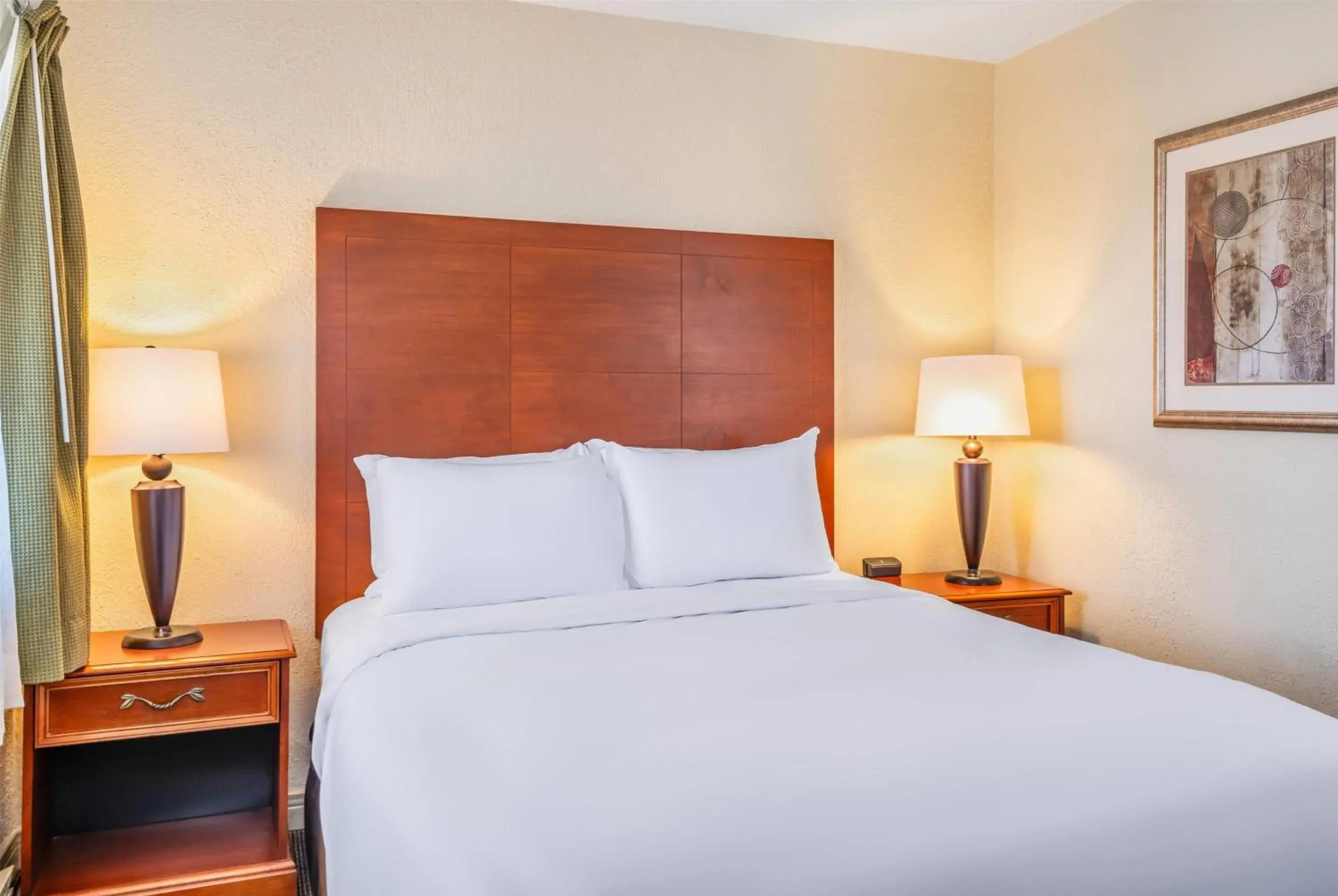 One-Bedroom Queen Suite - Non-Smoking in Travelodge by Wyndham Gananoque One-Bedroom Queen Suite - Non-Smoking in Travelodge by Wyndham Gananoque