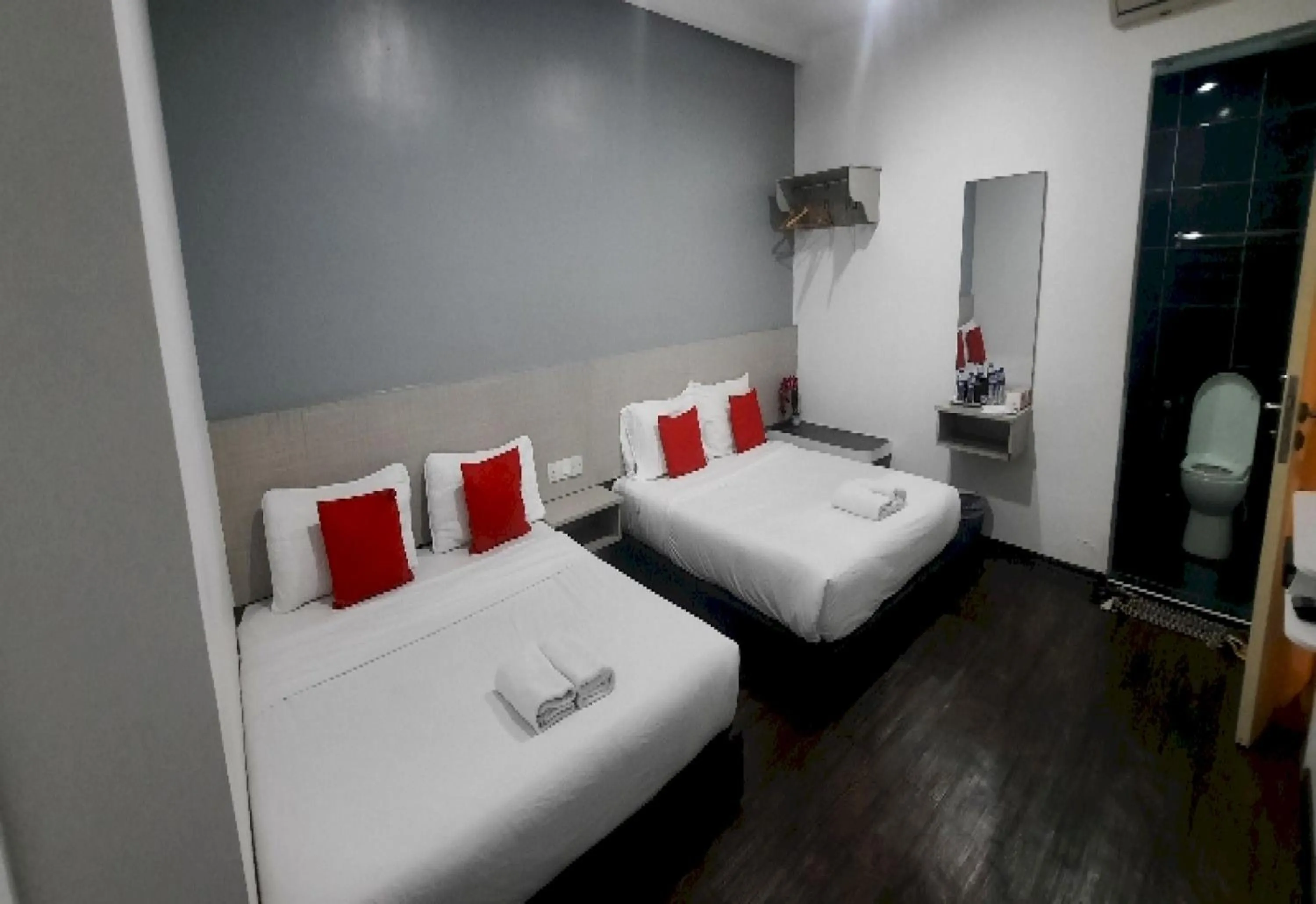 Photo of the whole room in Super OYO 90724 Rg Hotel