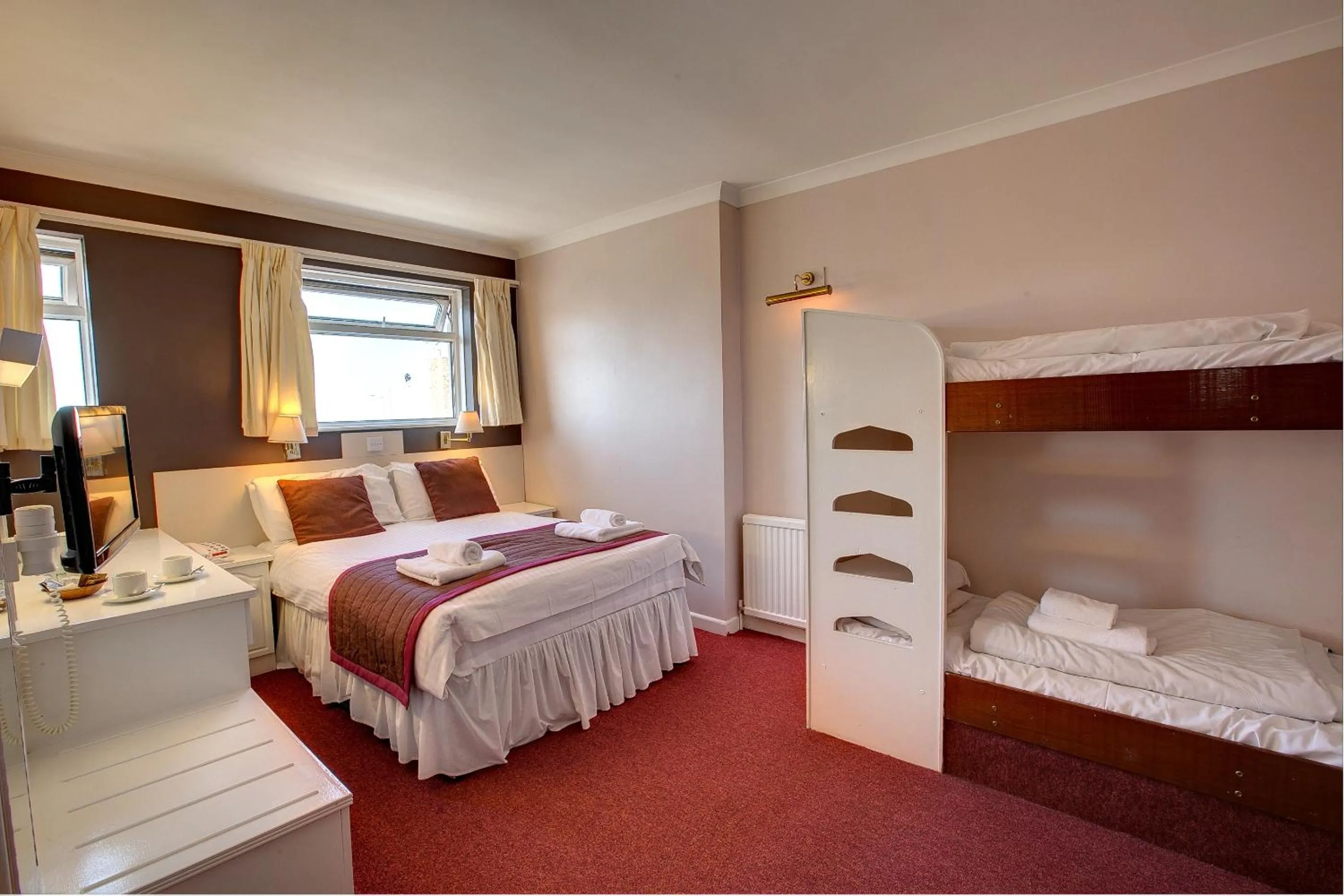 Photo of the whole room, Bed in Barrowfield Hotel