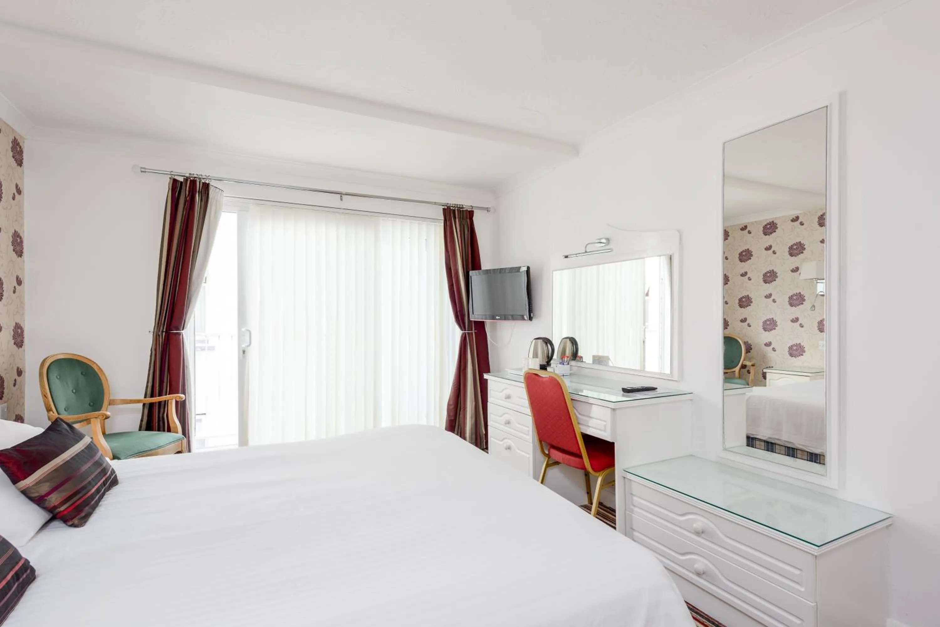 Bed in Barrowfield Hotel