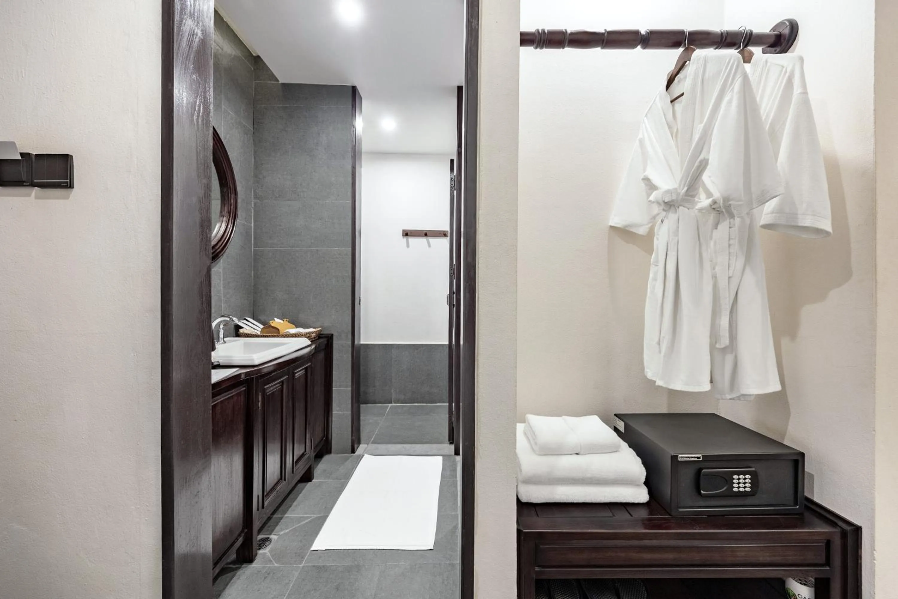 Shower in Manyo Hotel and Resort