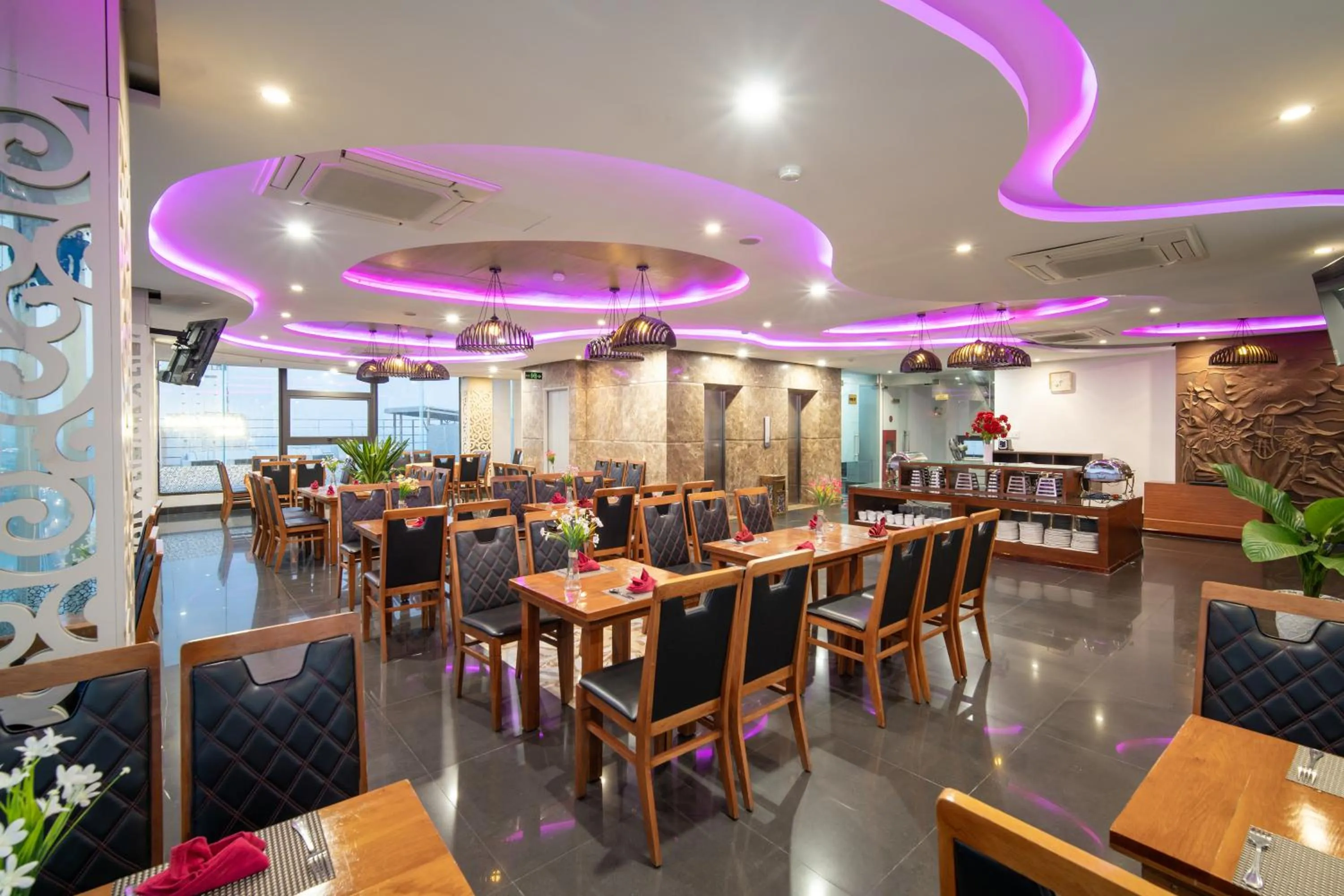 Restaurant/places to eat in Golden Sun Apartment by New Sky Travel