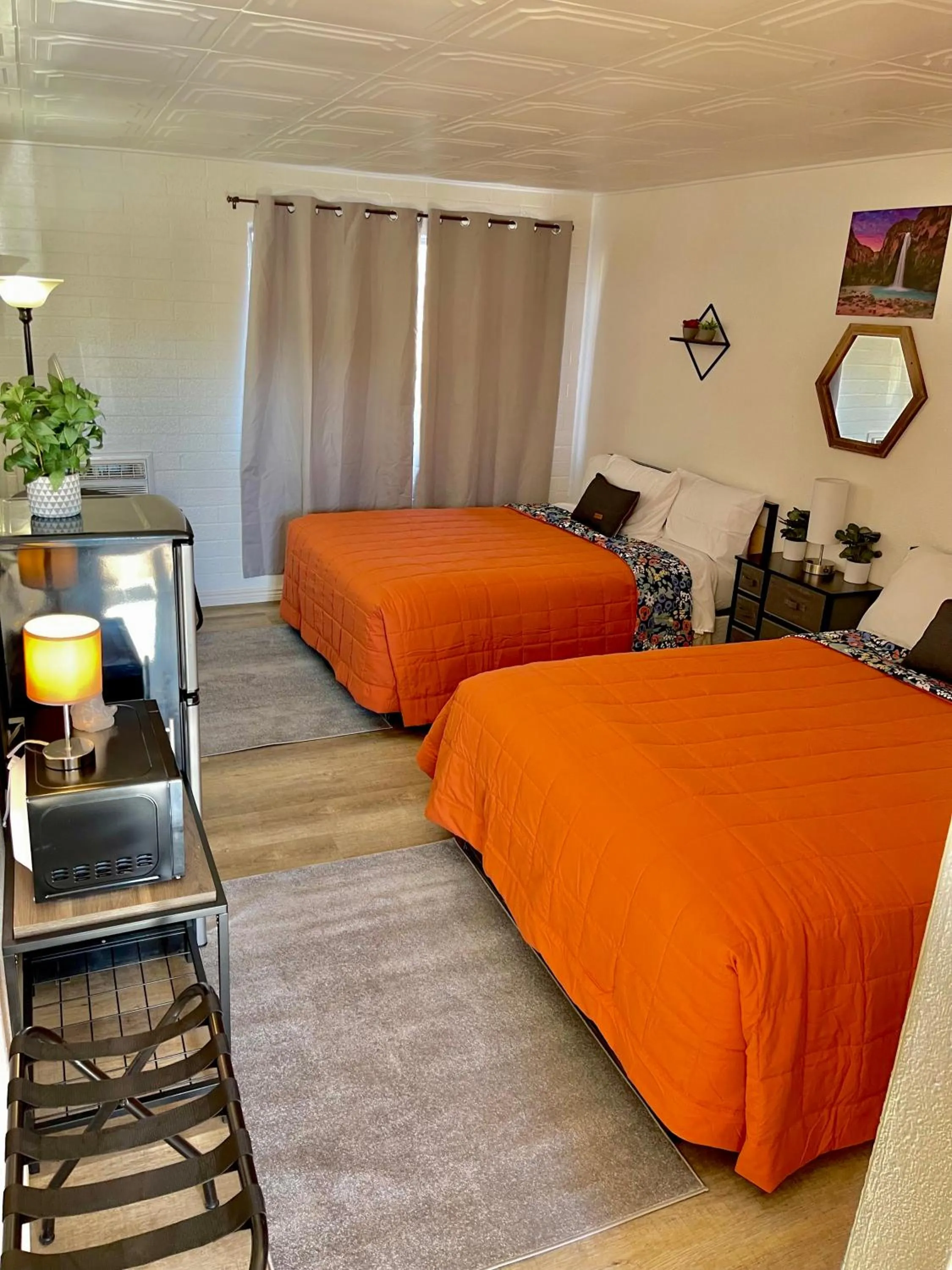 Bed in Canyon's Edge Route 66 Motel