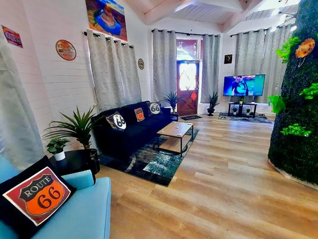 Canyon's Edge Route 66 Motel