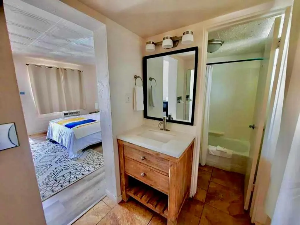 Bed in Canyon's Edge Route 66 Motel