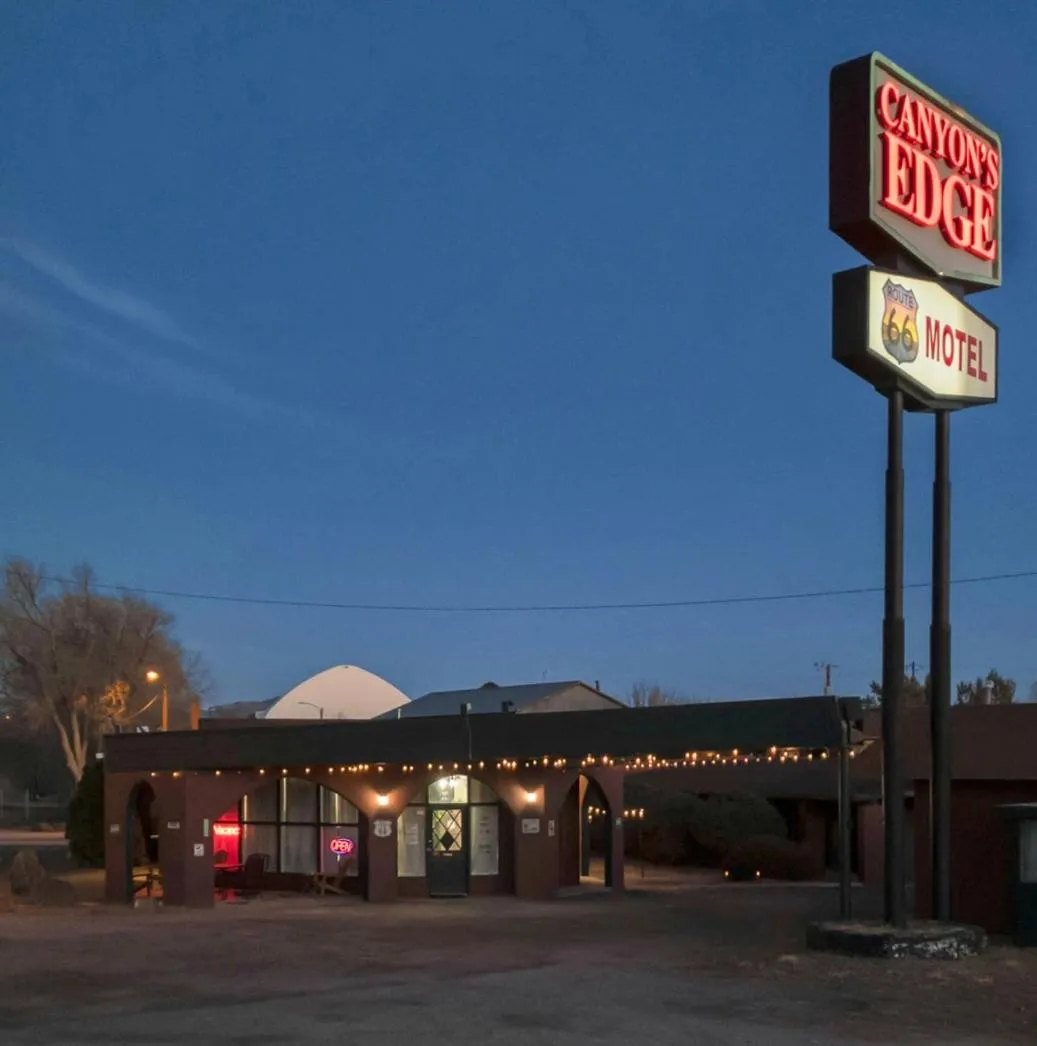 Canyon's Edge Route 66 Motel