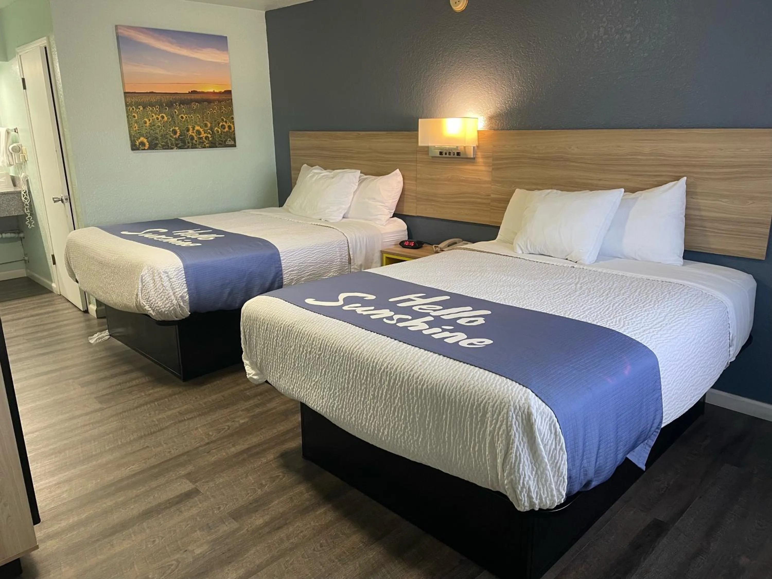 Bed in Days Inn by Wyndham Pratt