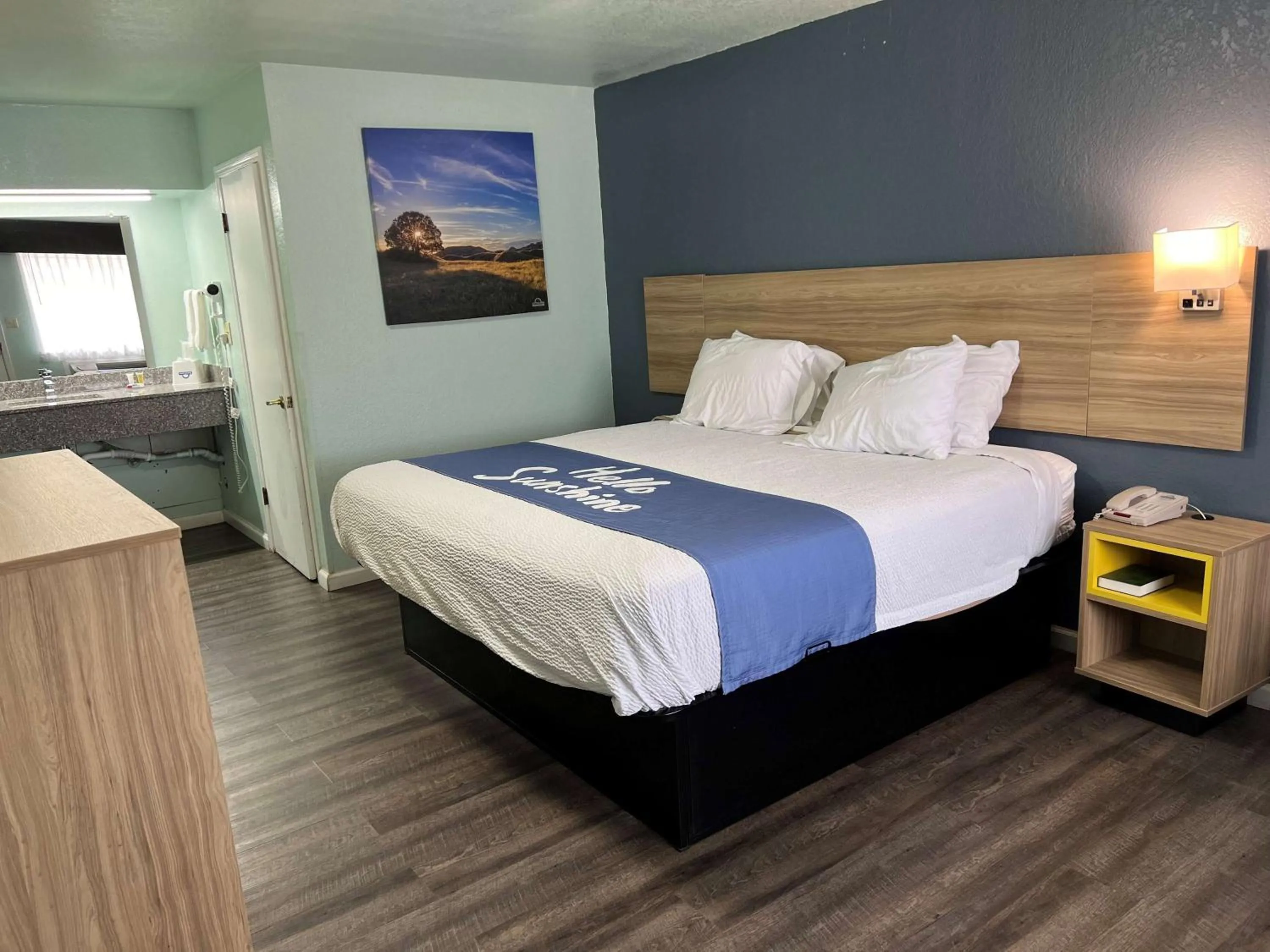 Bed in Days Inn by Wyndham Pratt