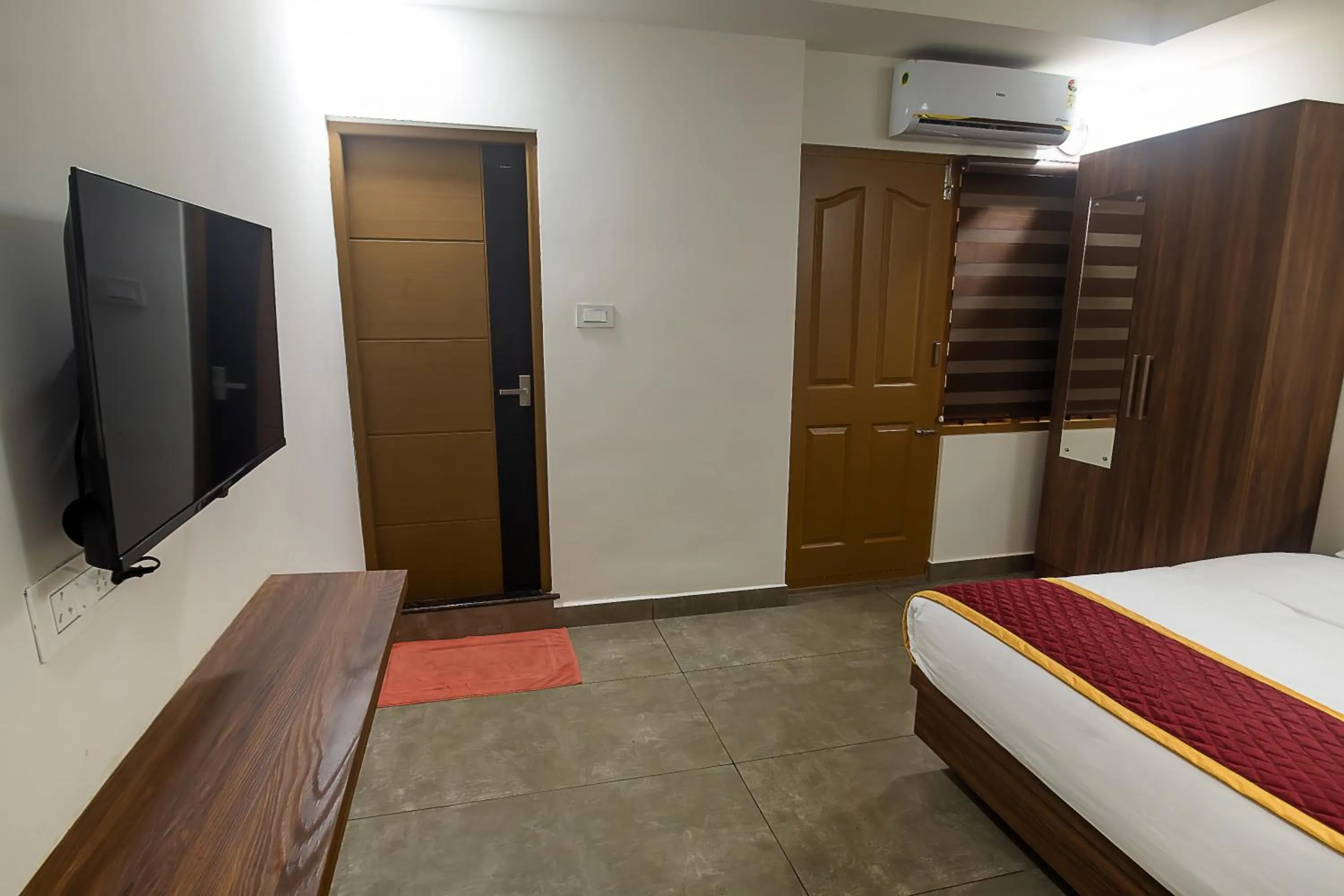 Bed in Halo Residency