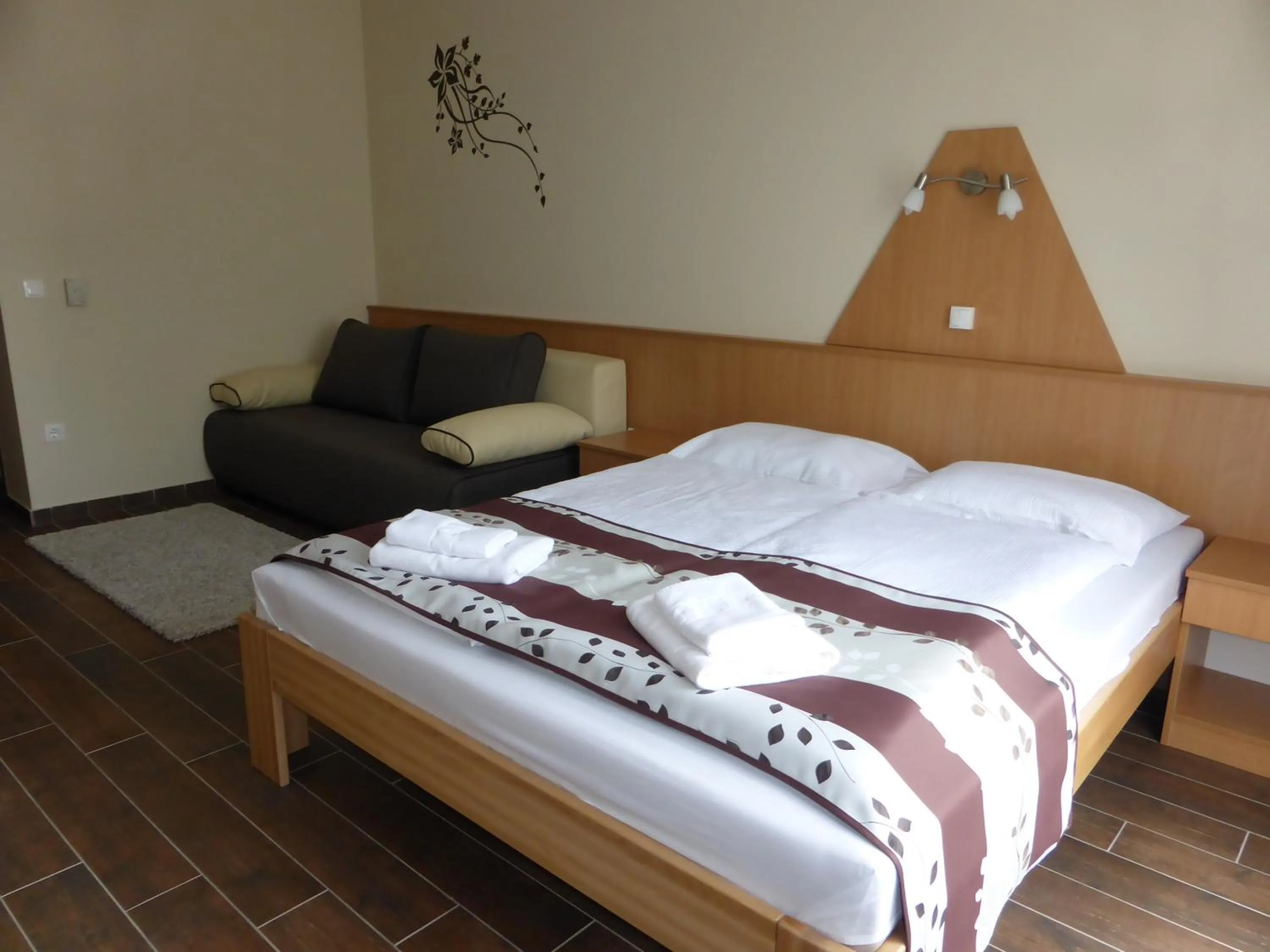 Bed in Sástó Hotel