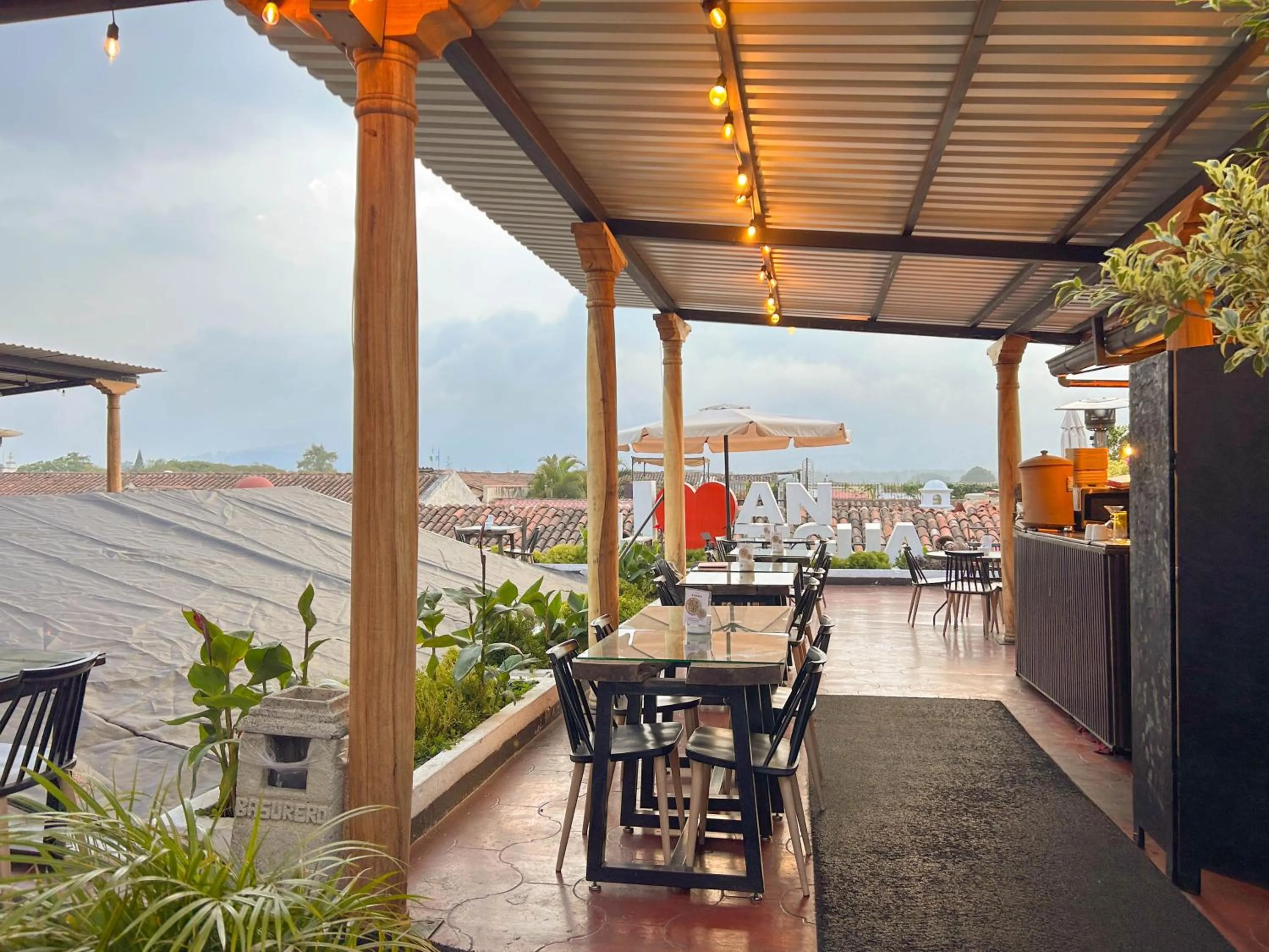 Restaurant/places to eat in El Carmen Hotel