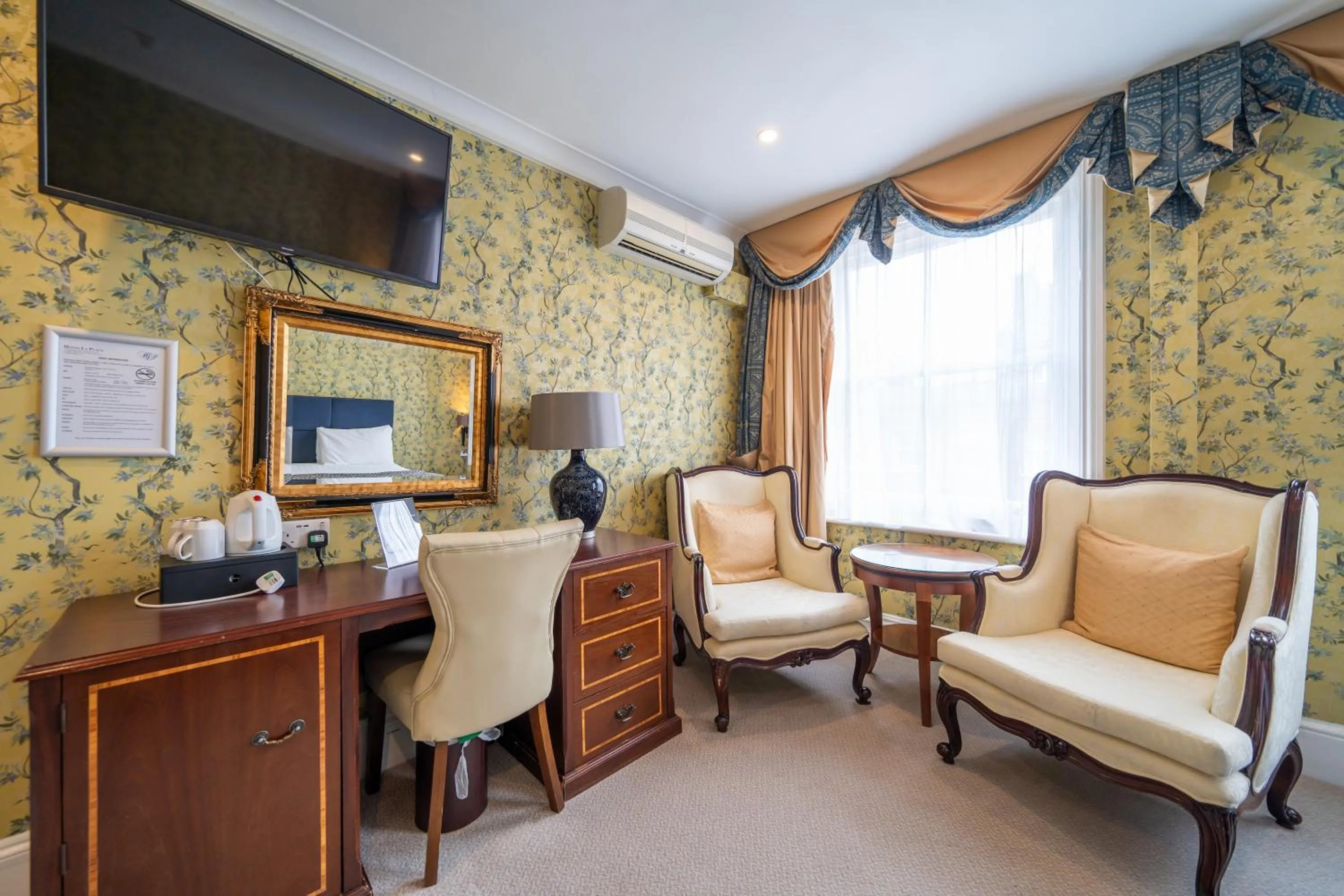 TV and multimedia in Hotel La Place