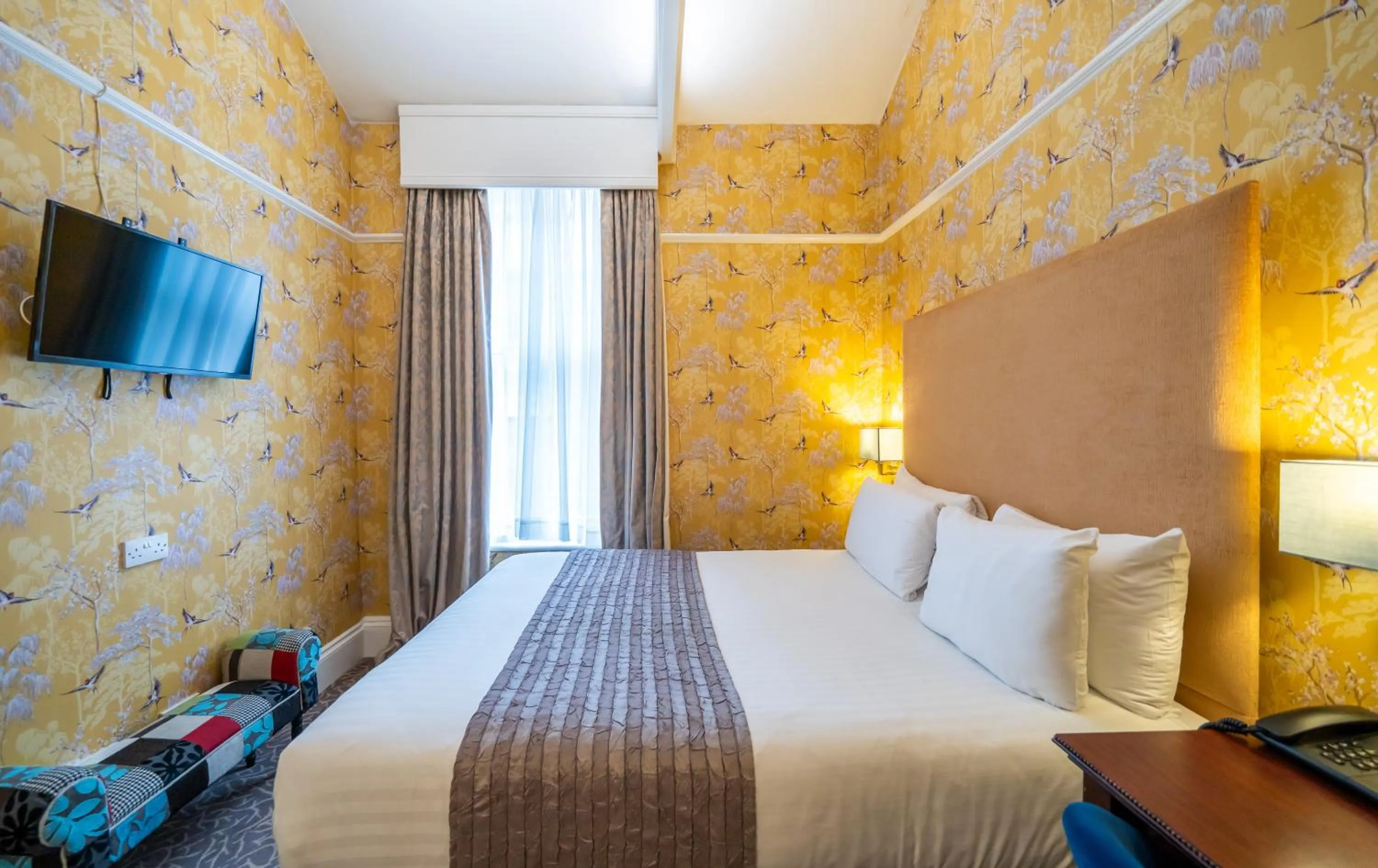 Bed in Hotel La Place