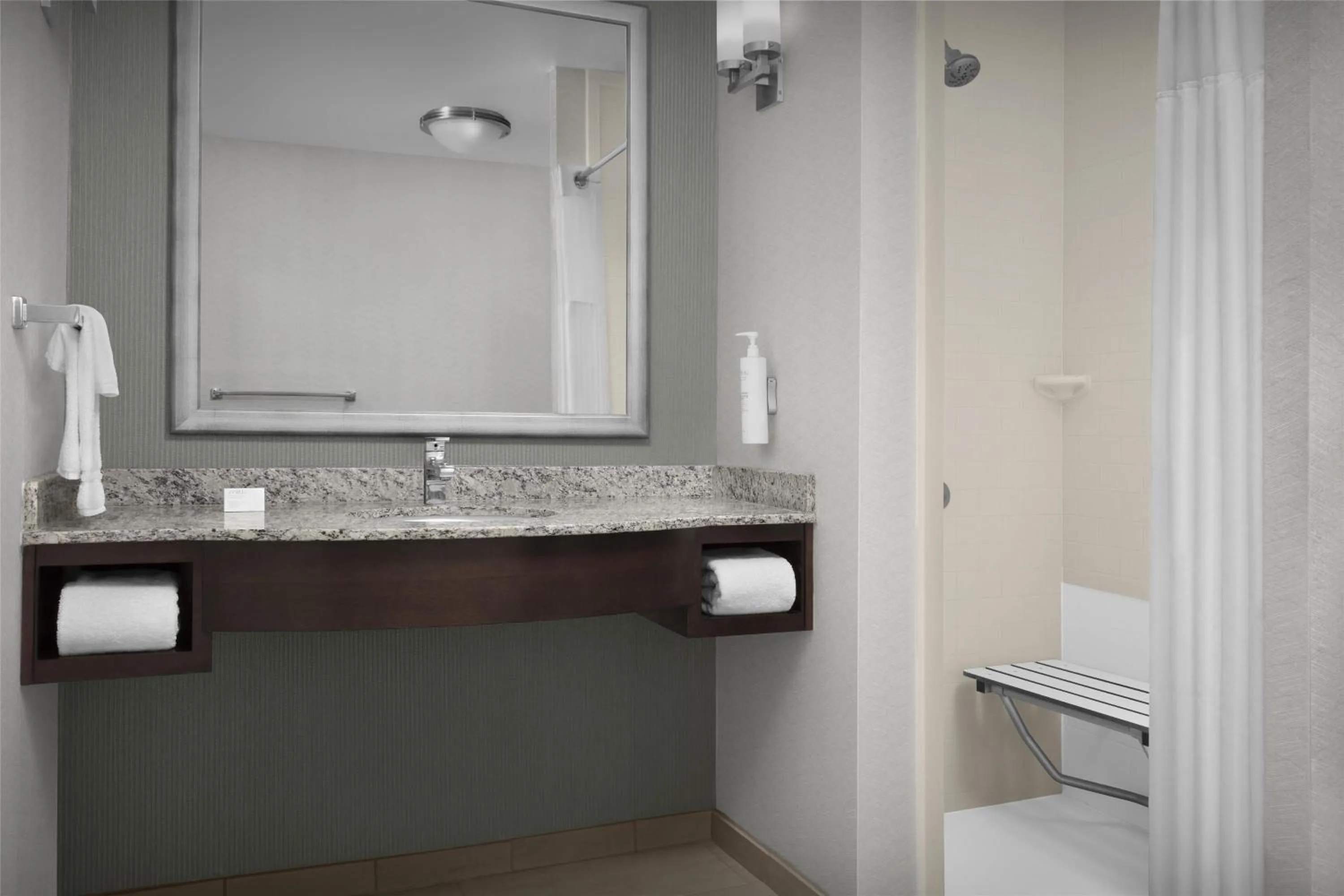 Bathroom in Hilton Garden Inn Gallup