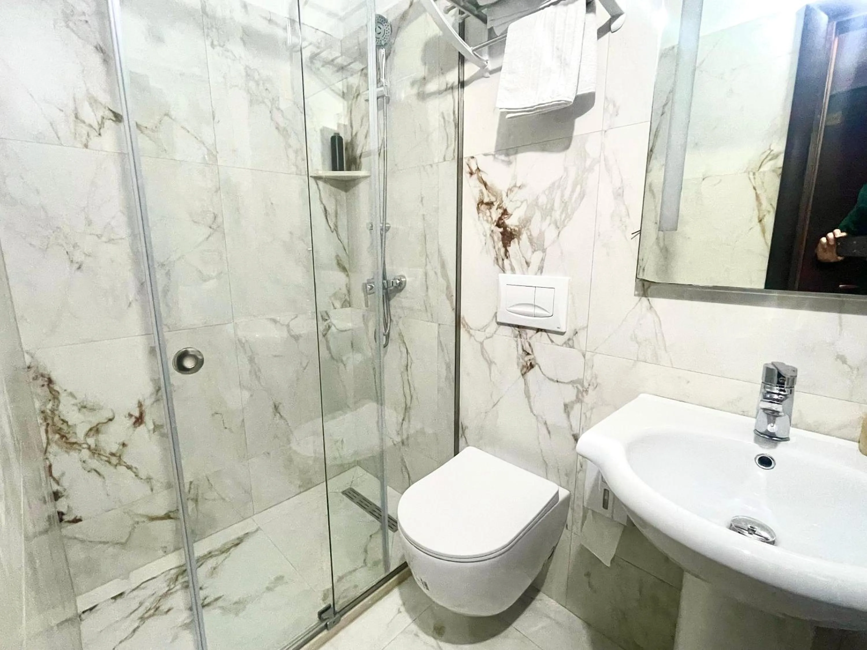 Toilet in City 5 Hotel