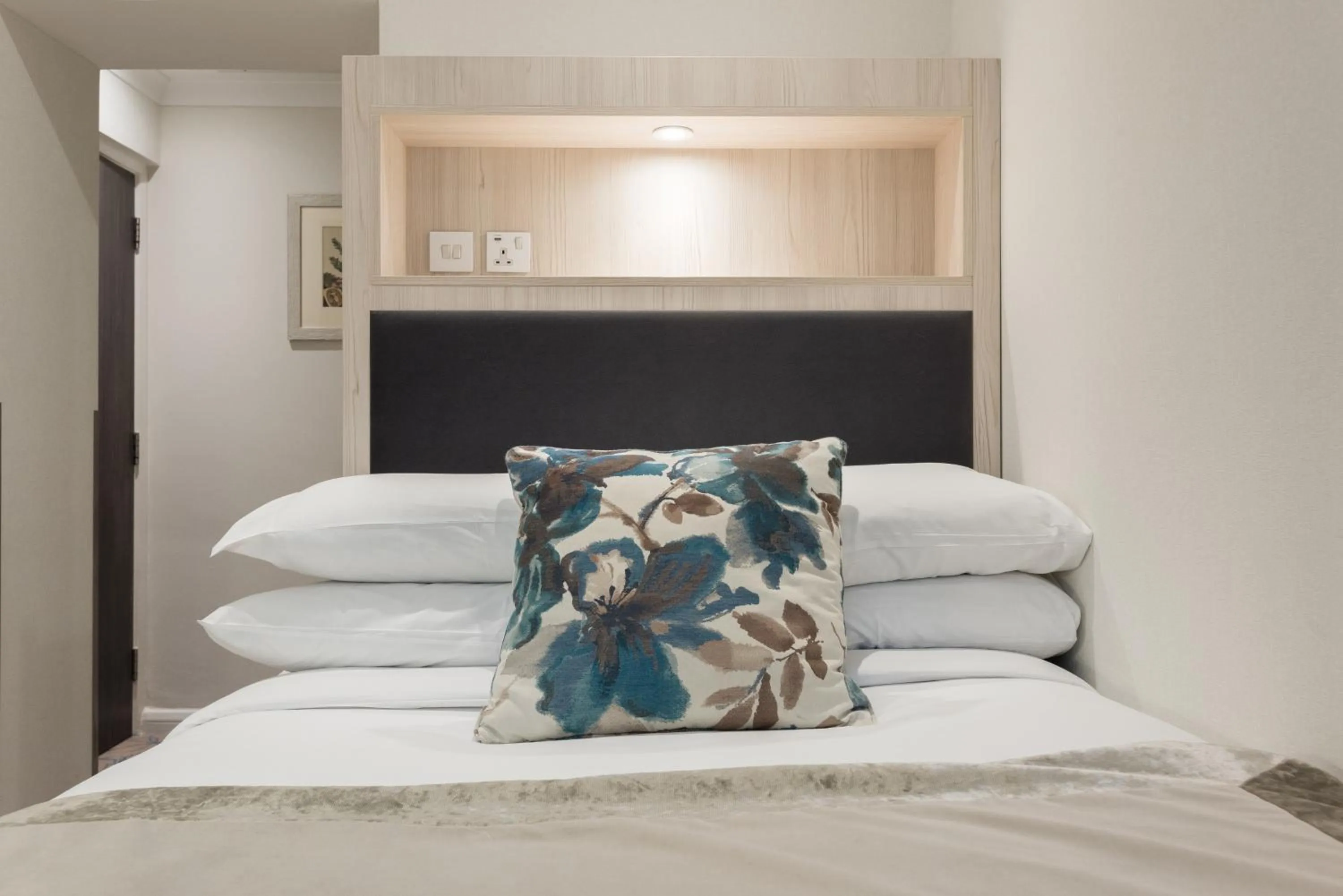 Bed in Blandford Hotel