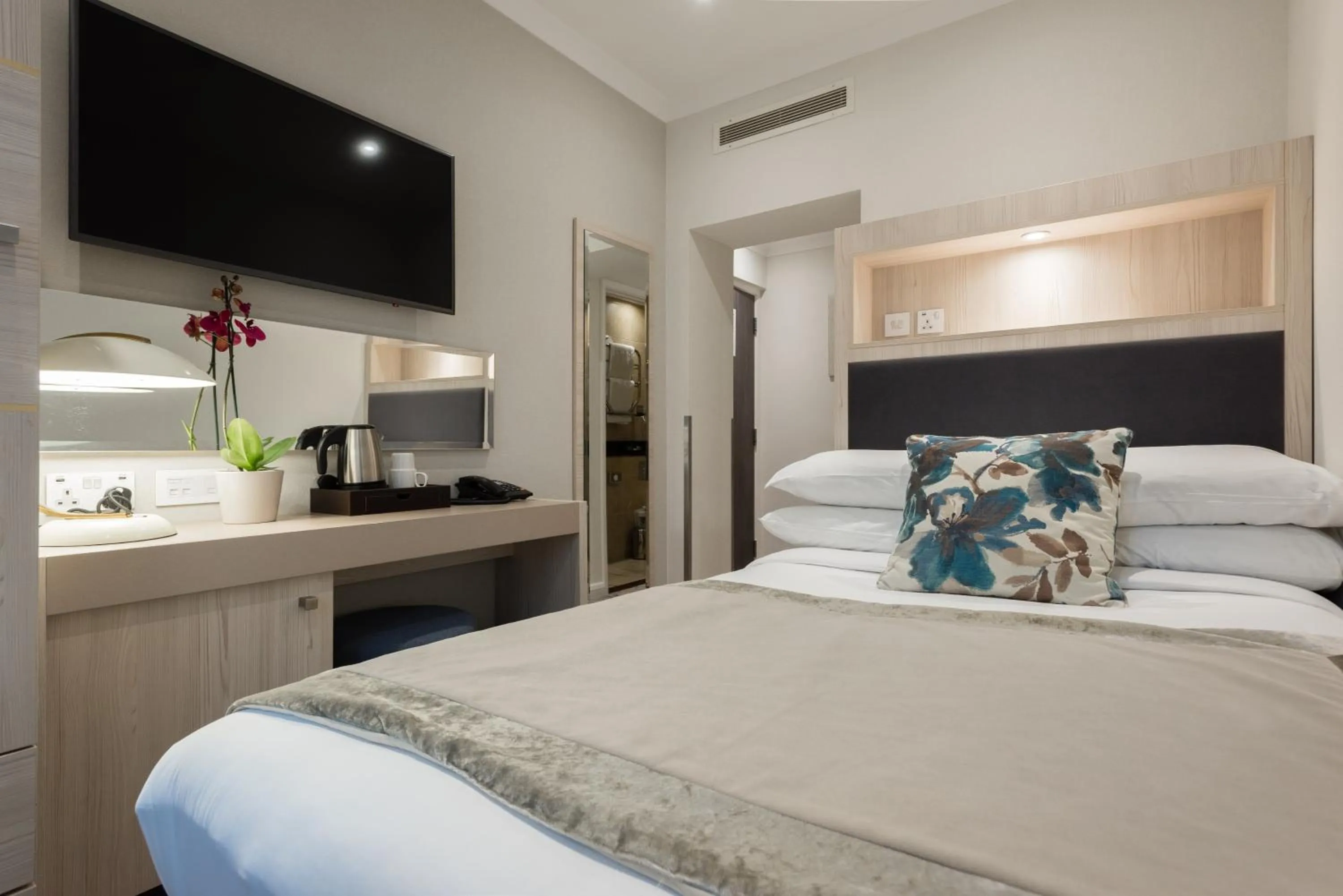 Bed in Blandford Hotel