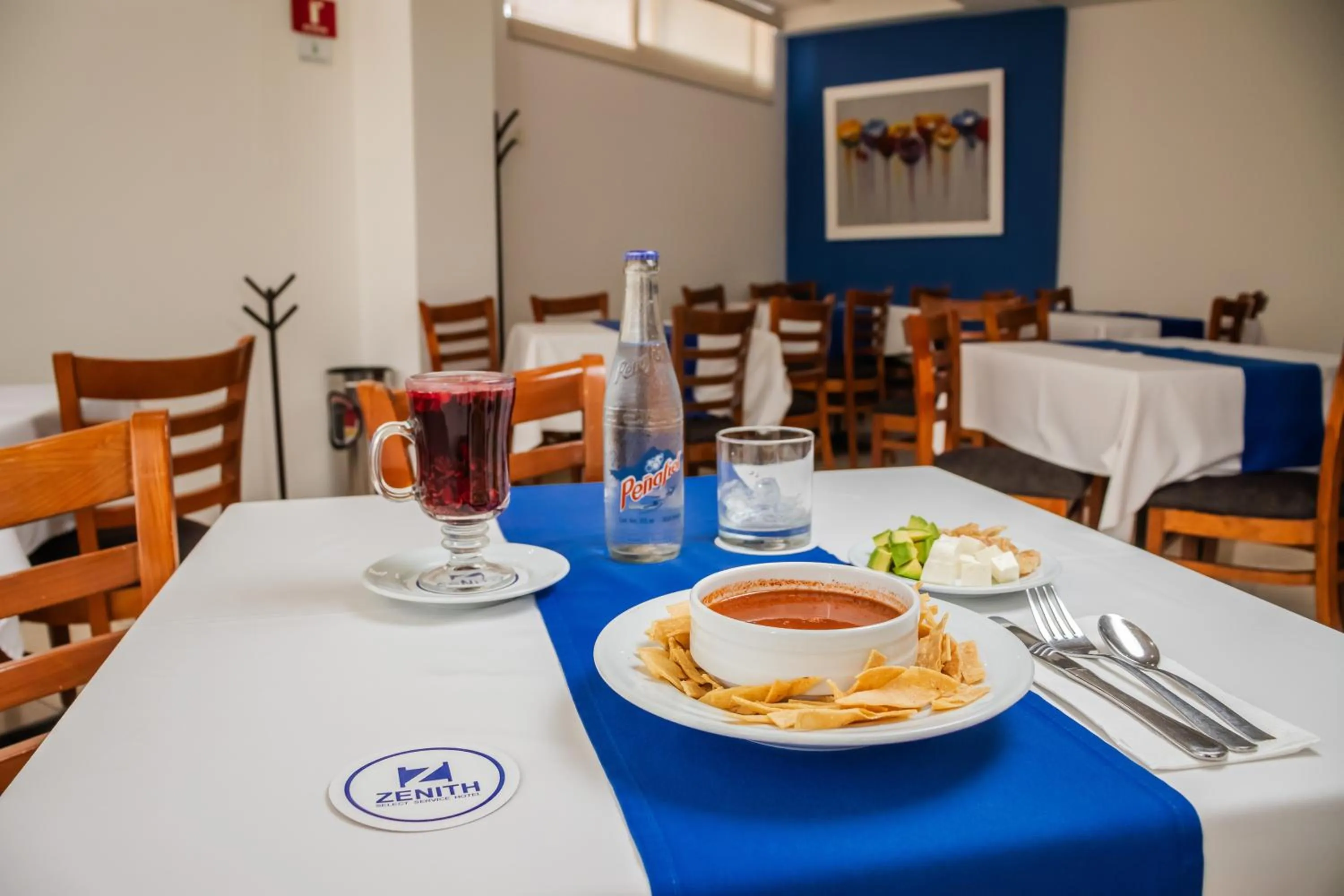 Restaurant/places to eat in Hotel Zenith