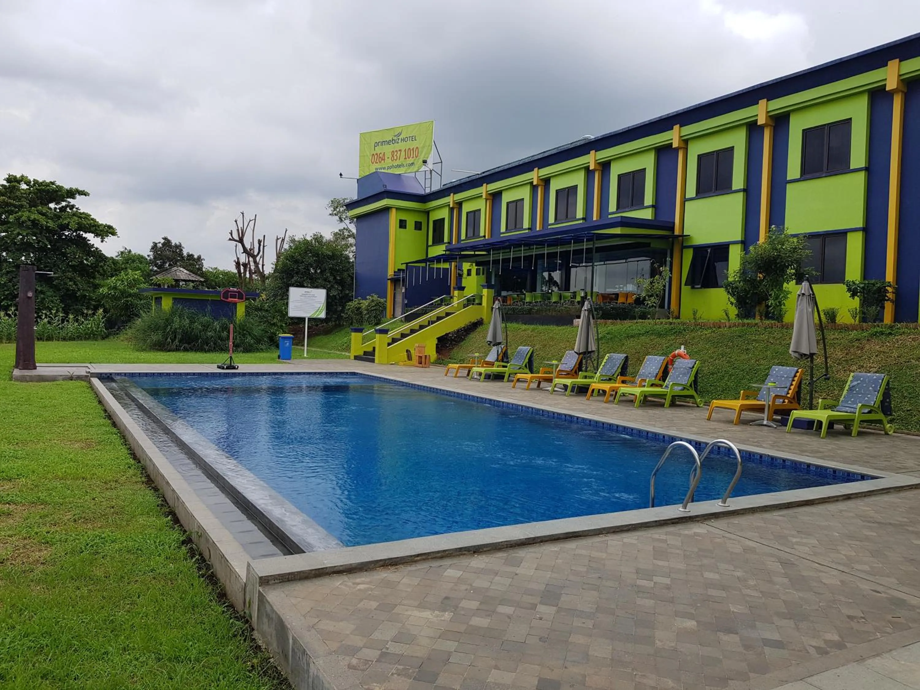 Swimming pool in PrimeBiz Hotel Karawang
