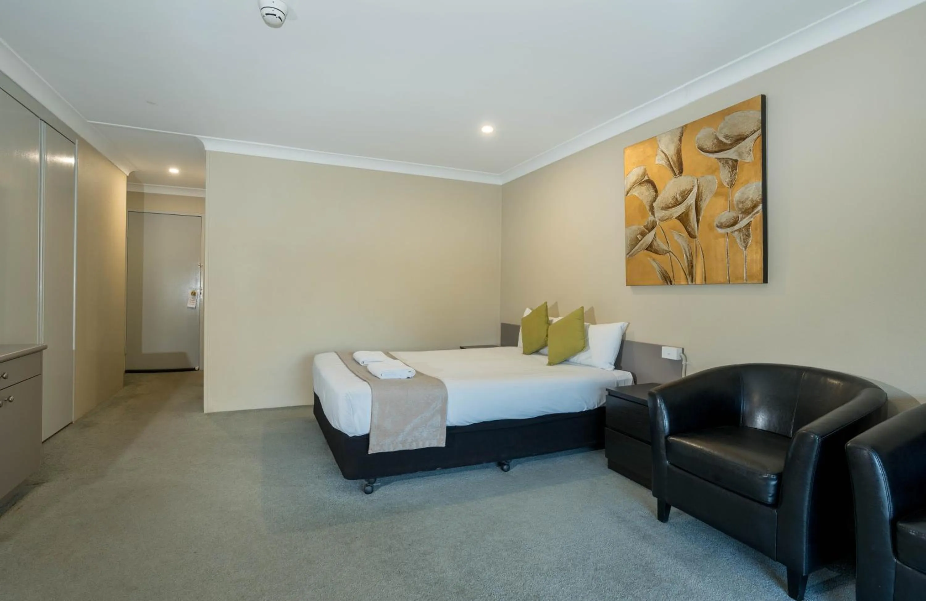 Bedroom, Bed in Club Inn Motel