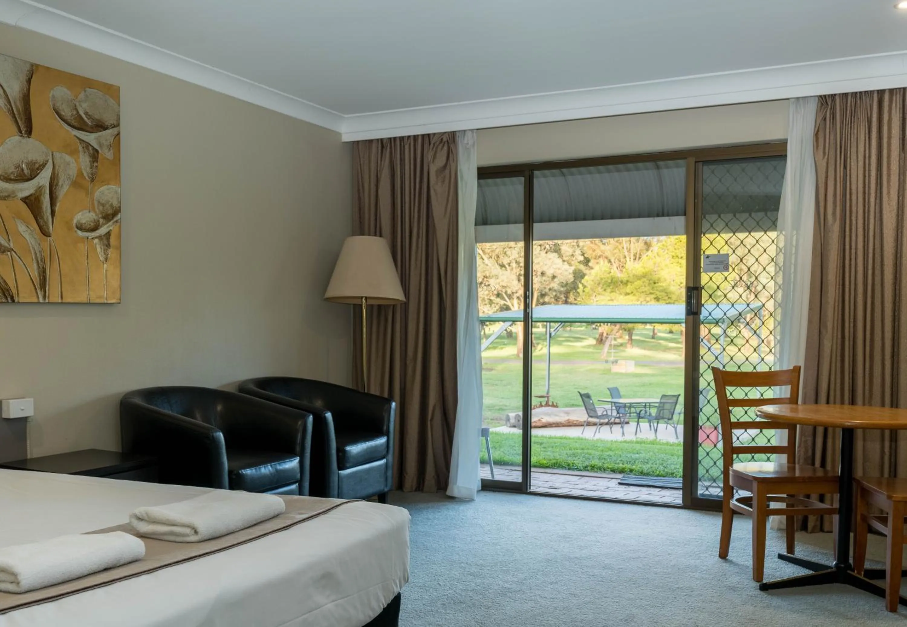 Living room in Club Inn Motel