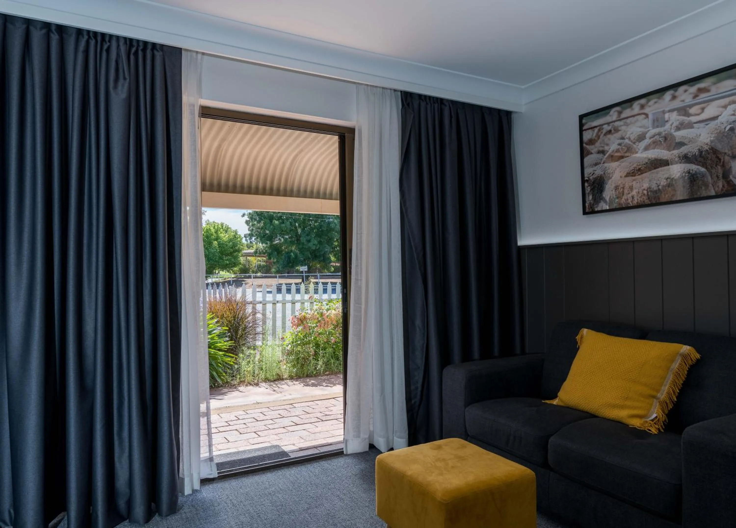 Property building in Club Inn Motel