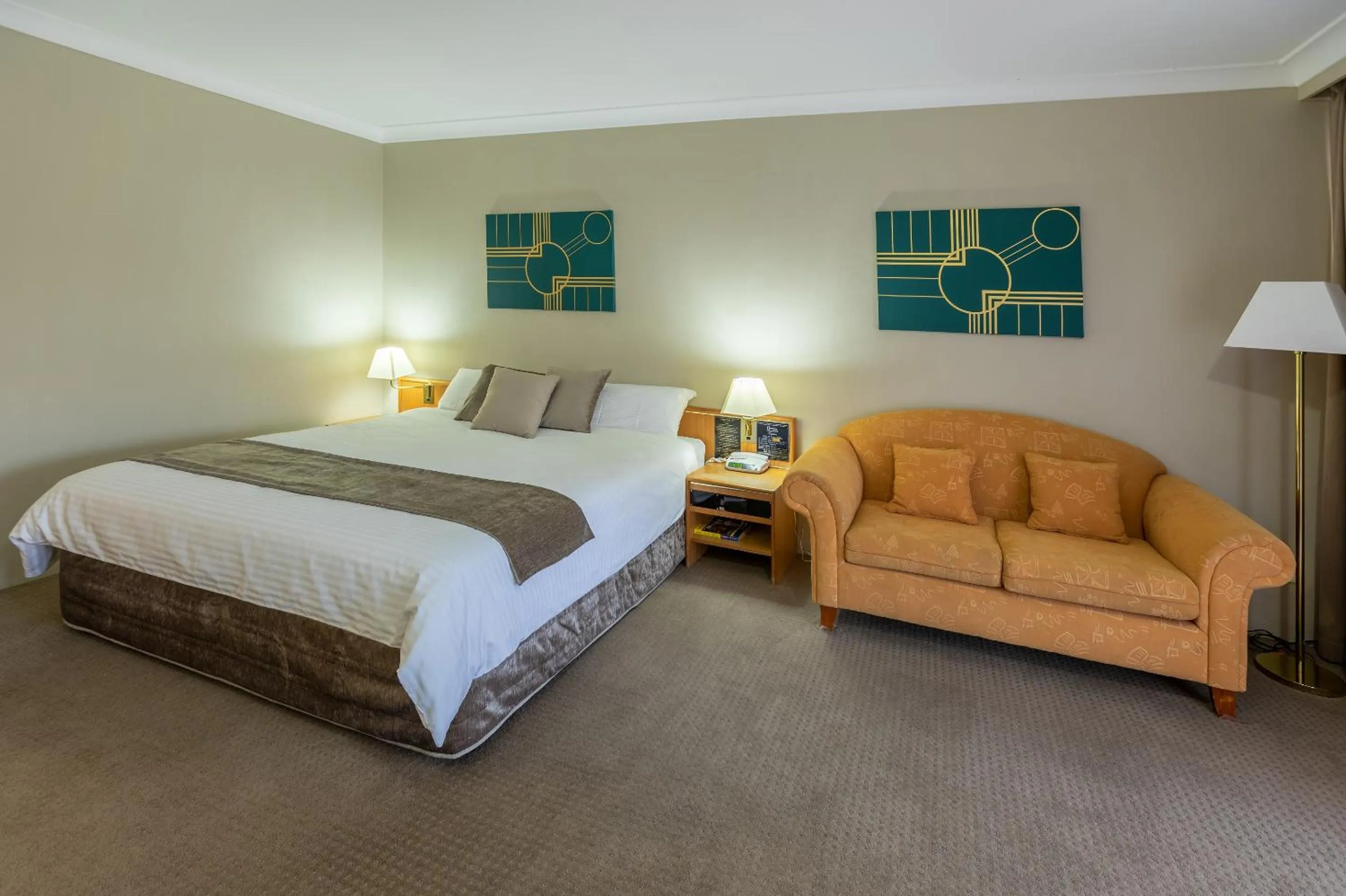 Bed in Club Inn Motel