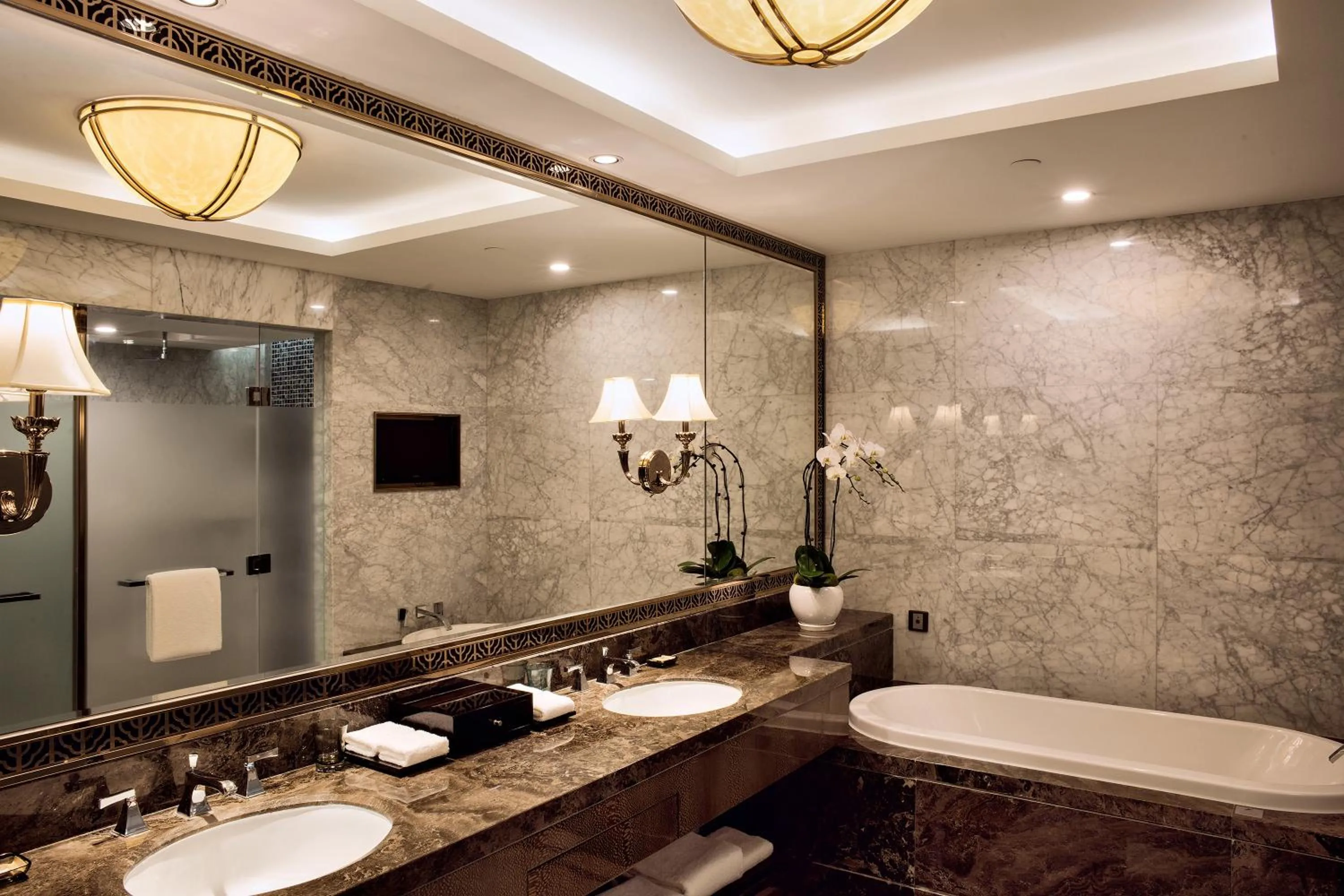 Shower in Minyoun Chengdu Kehua Hotel – Member of Preferred Hotels & Resorts