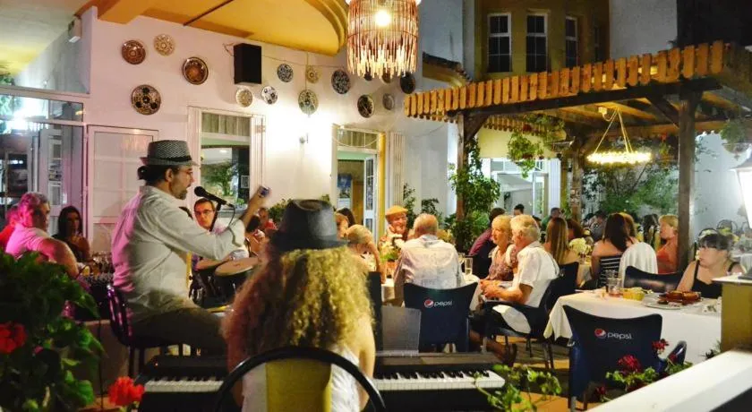 Restaurant/places to eat in Hotel Arco del Sol