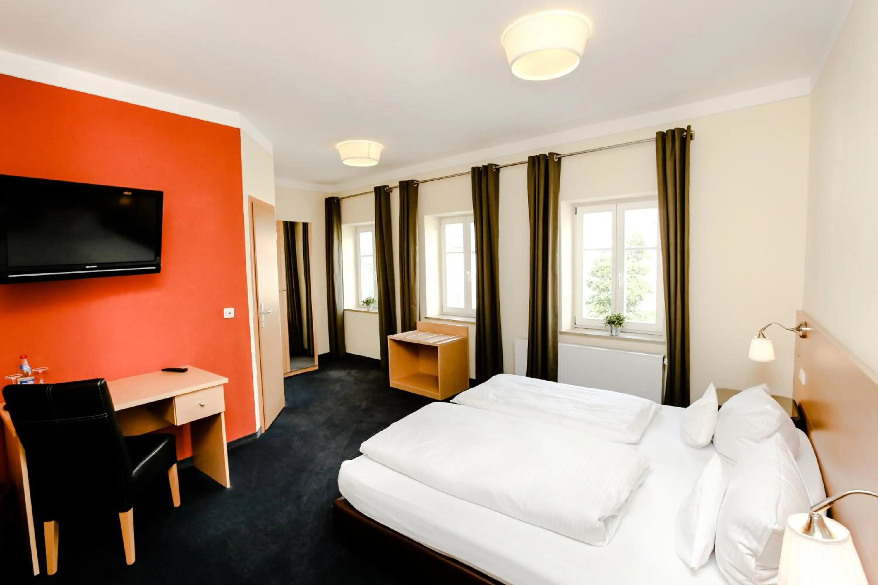 Staff, Bed in Hotel Krone