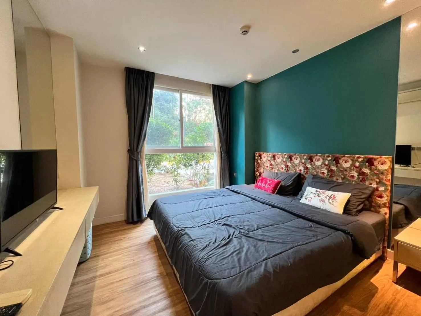 Bed in Grande Caribbean Resort Pattaya