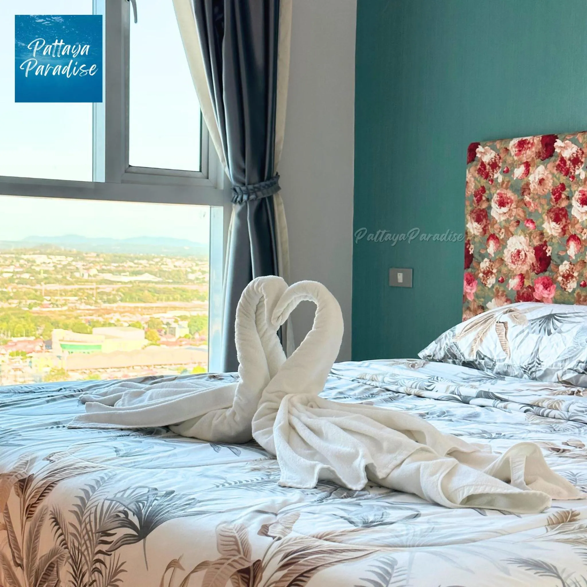 Bed in Grande Caribbean Resort Pattaya