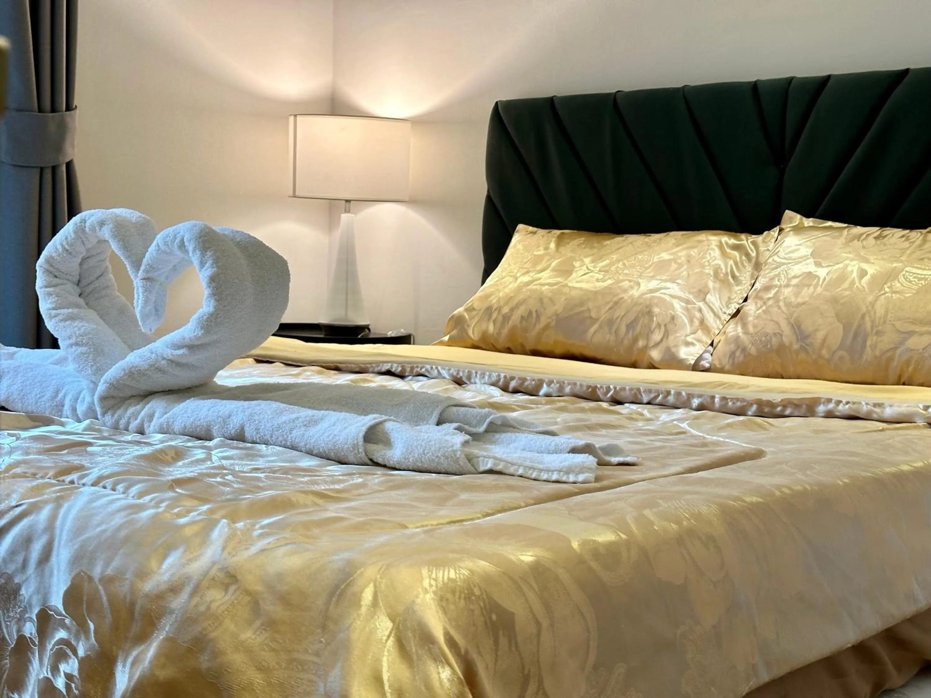 Bed in Grande Caribbean Resort Pattaya