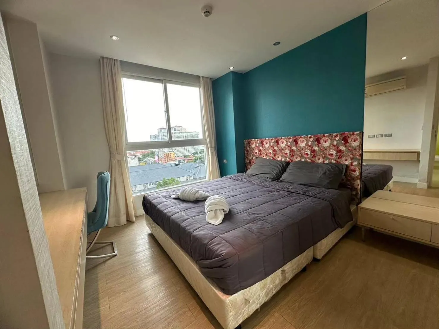 Bed in Grande Caribbean Resort Pattaya