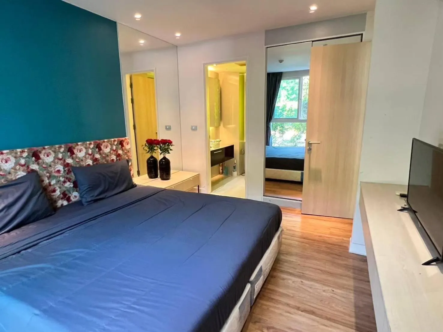 Bed in Grande Caribbean Resort Pattaya