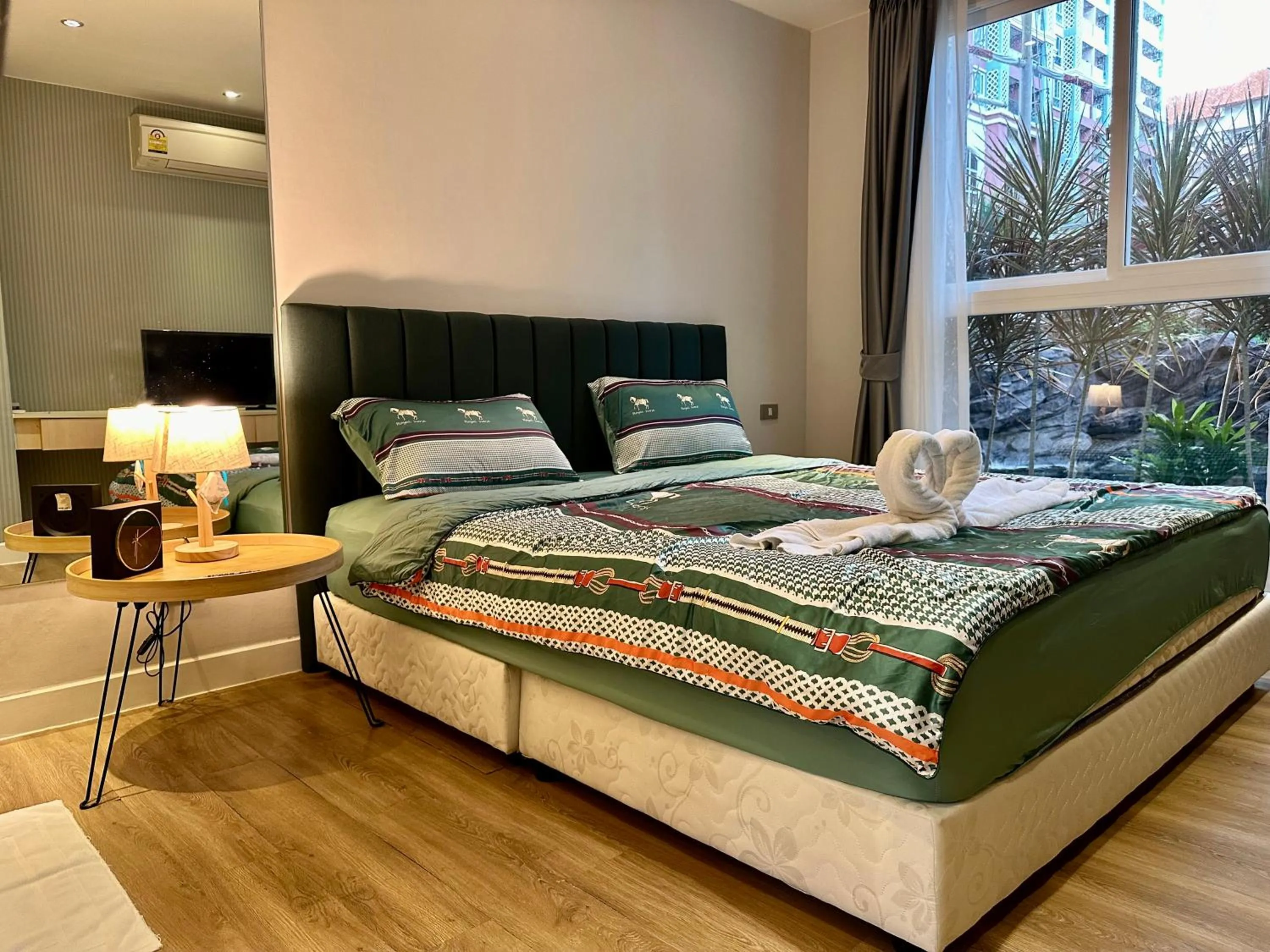 Bed in Grande Caribbean Resort Pattaya