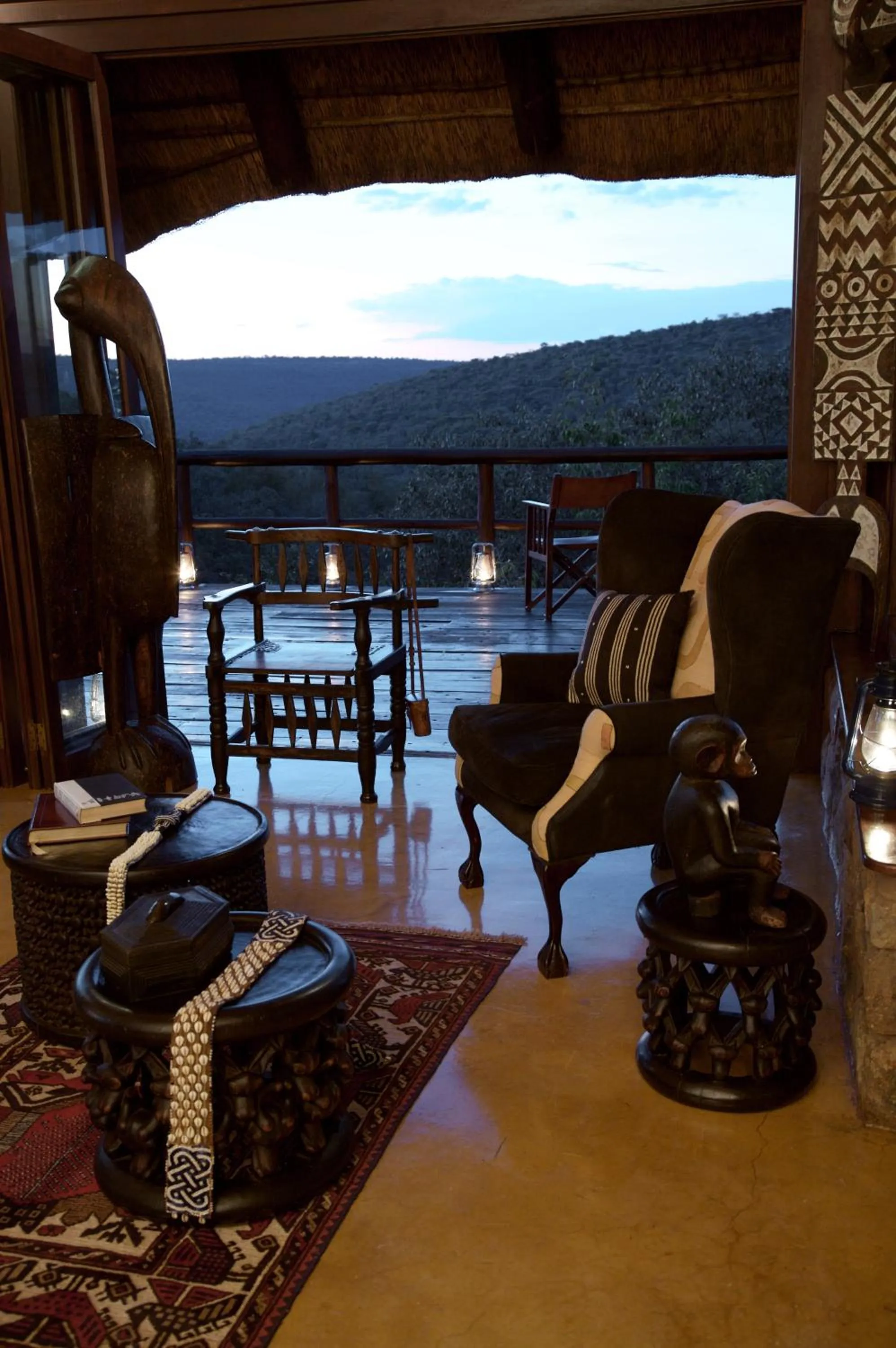 Communal lounge/ TV room in Makweti Safari Lodge