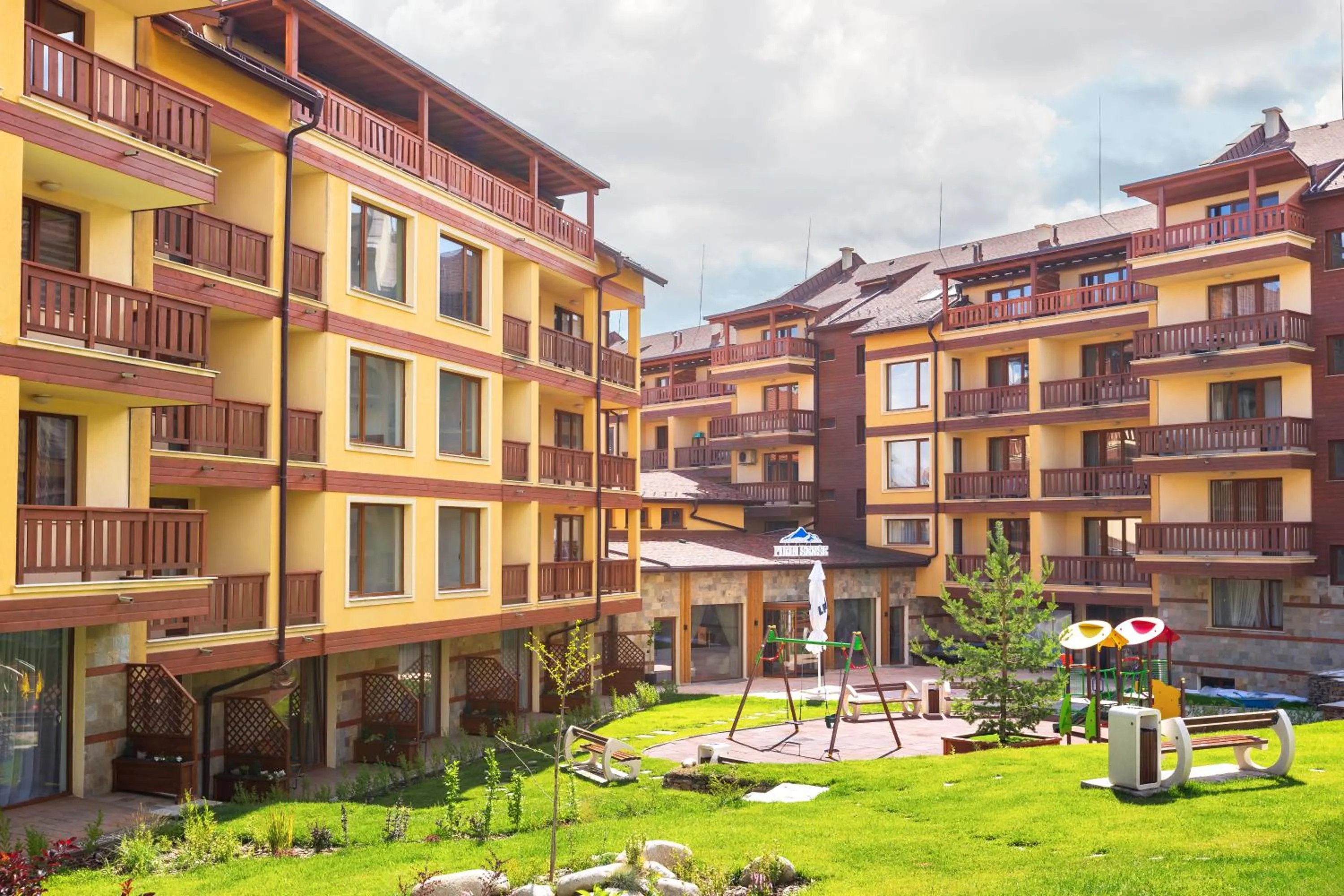 Pirin Sense Apartment Complex