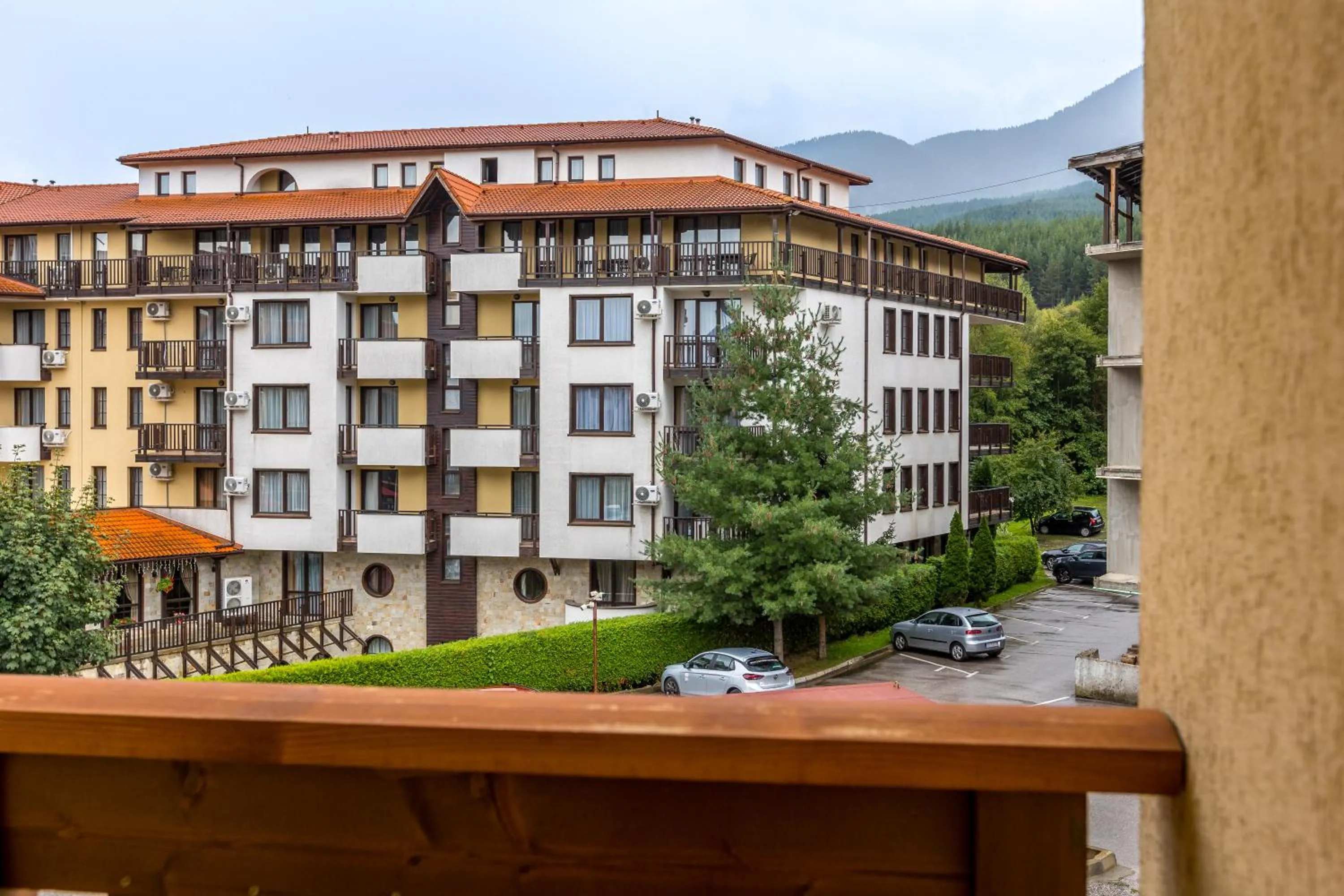 Pirin Sense Apartment Complex