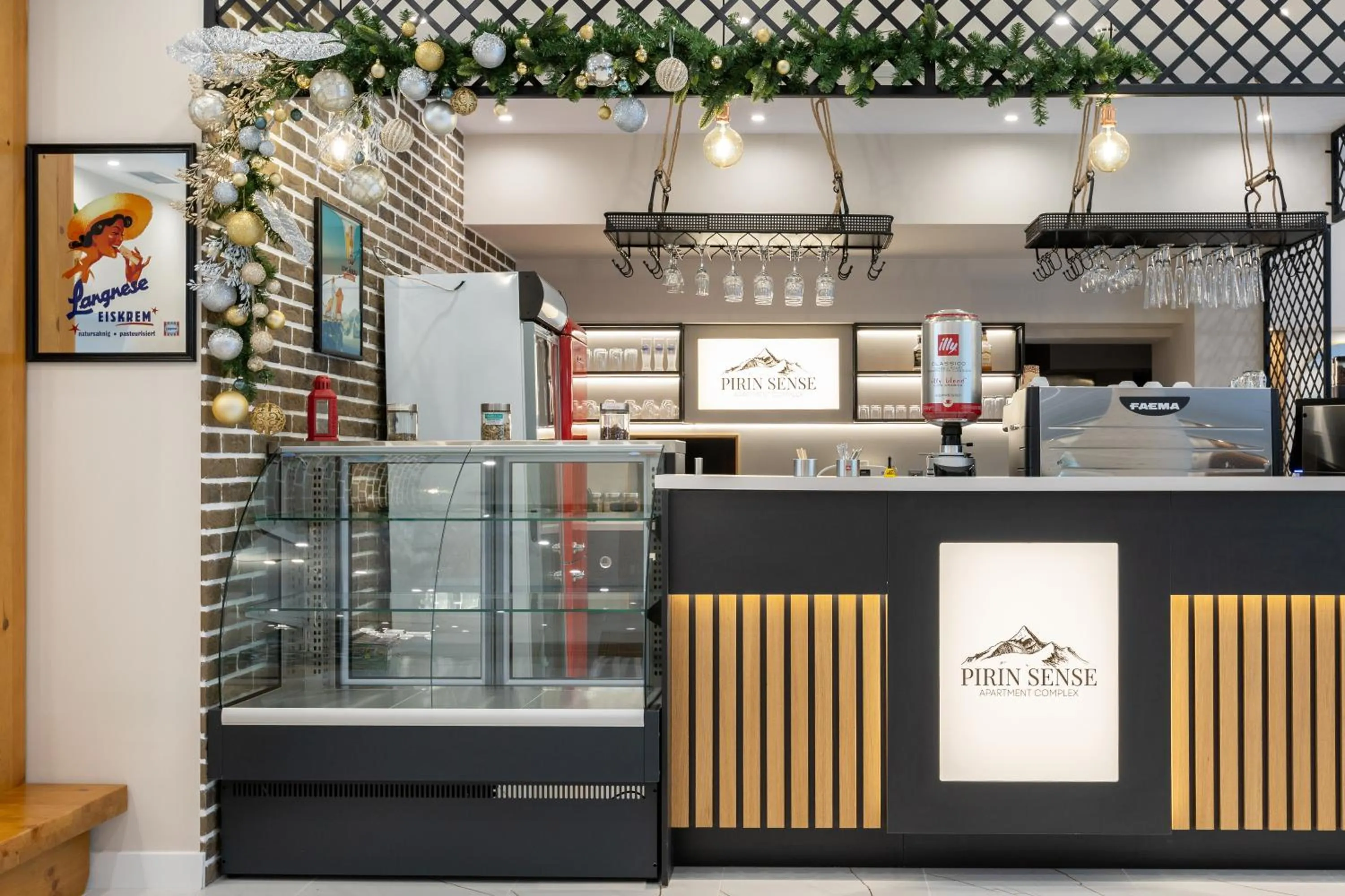 Lounge or bar in Pirin Sense Apartment Complex