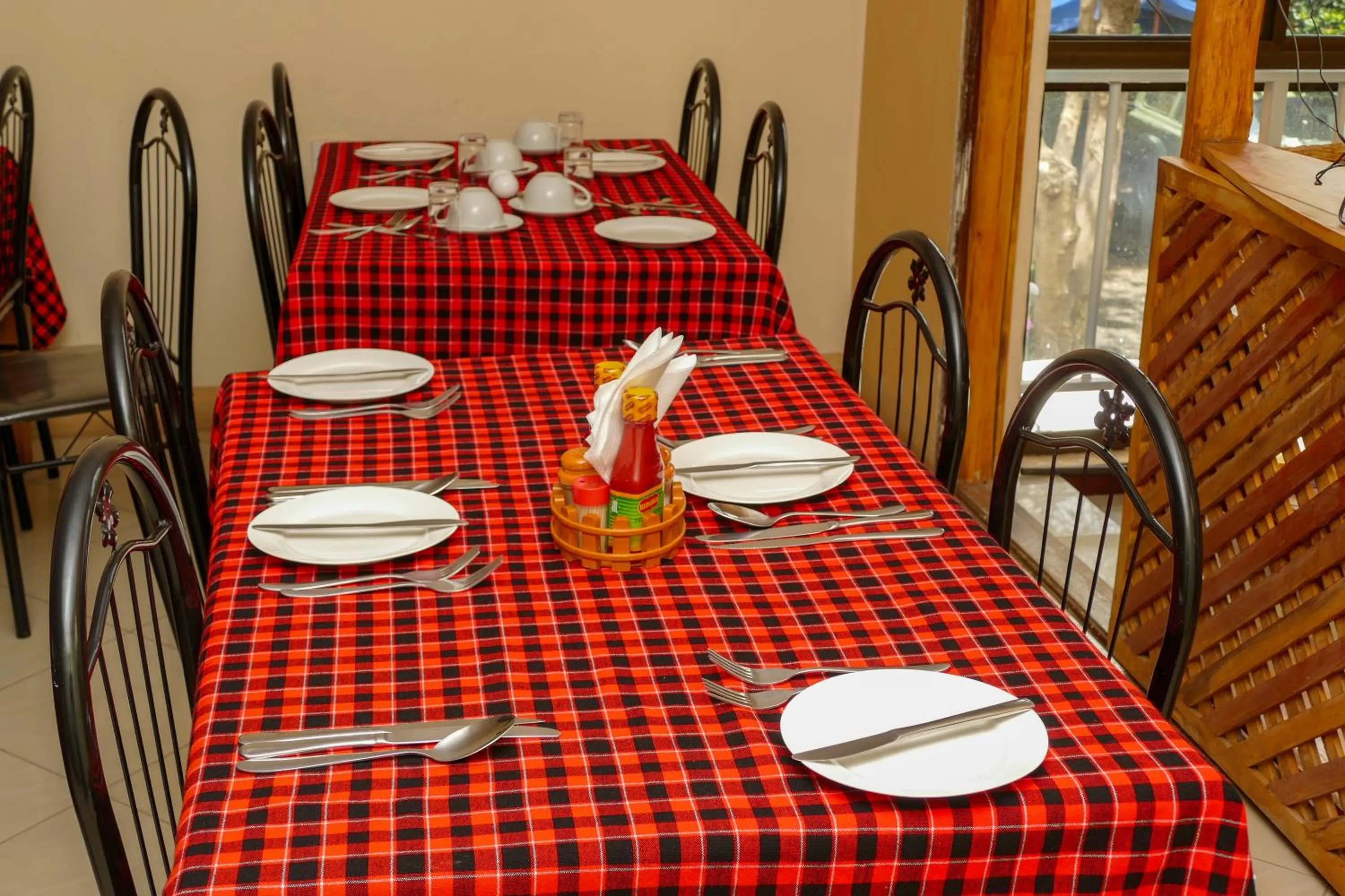 Restaurant/places to eat in Runako Hostel