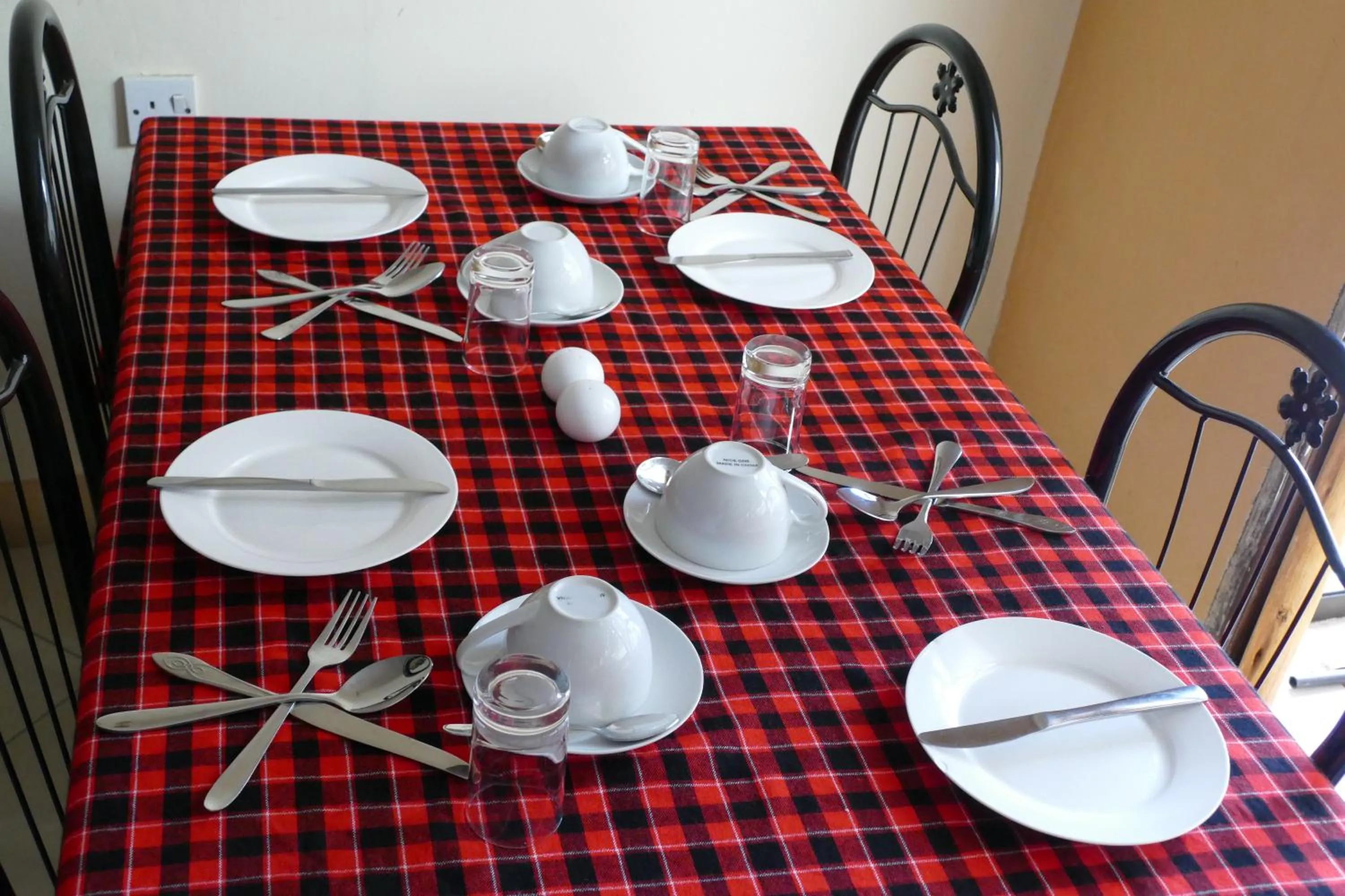 Restaurant/places to eat in Runako Hostel