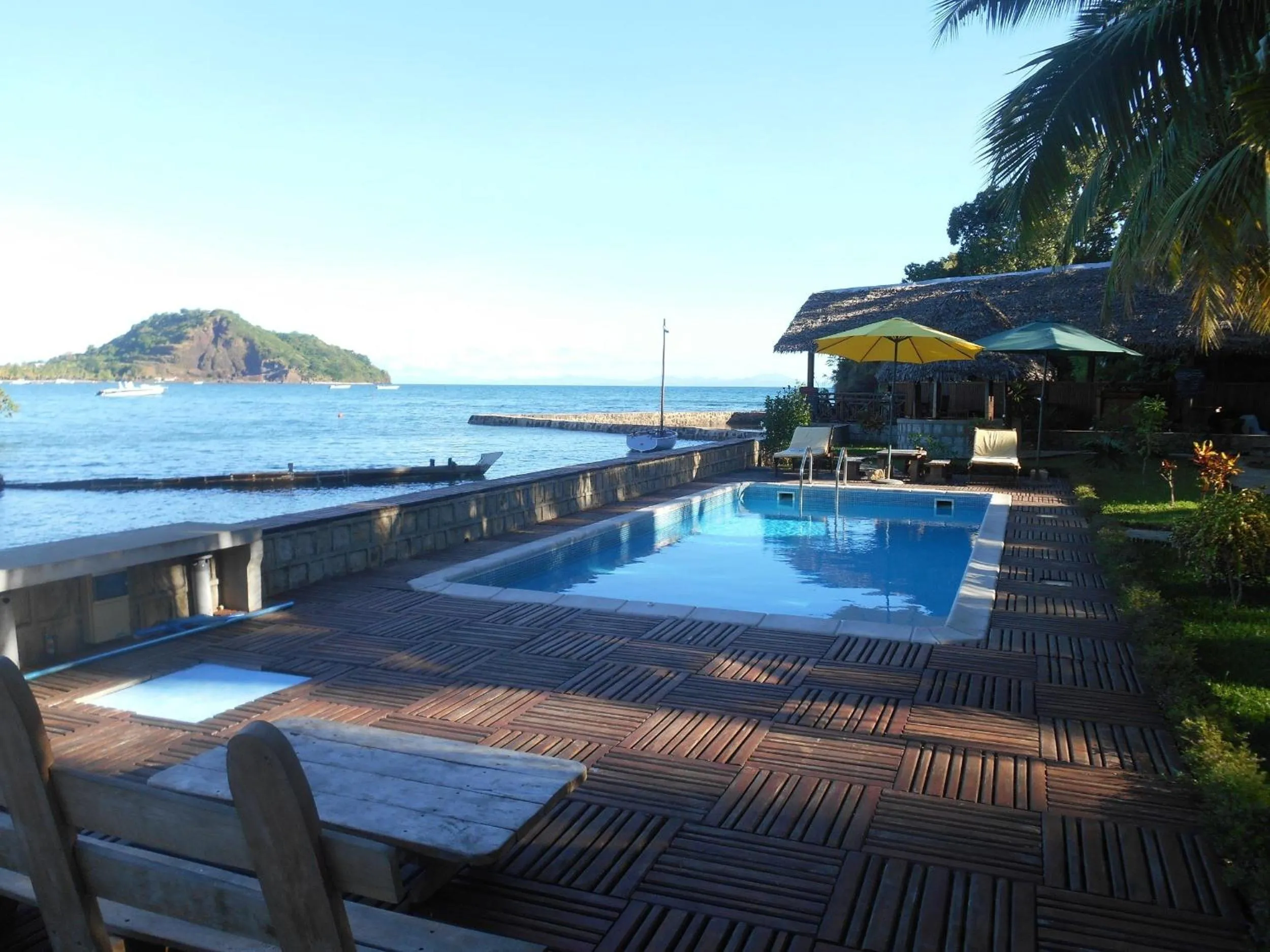 Pool view in Ylang hôtel