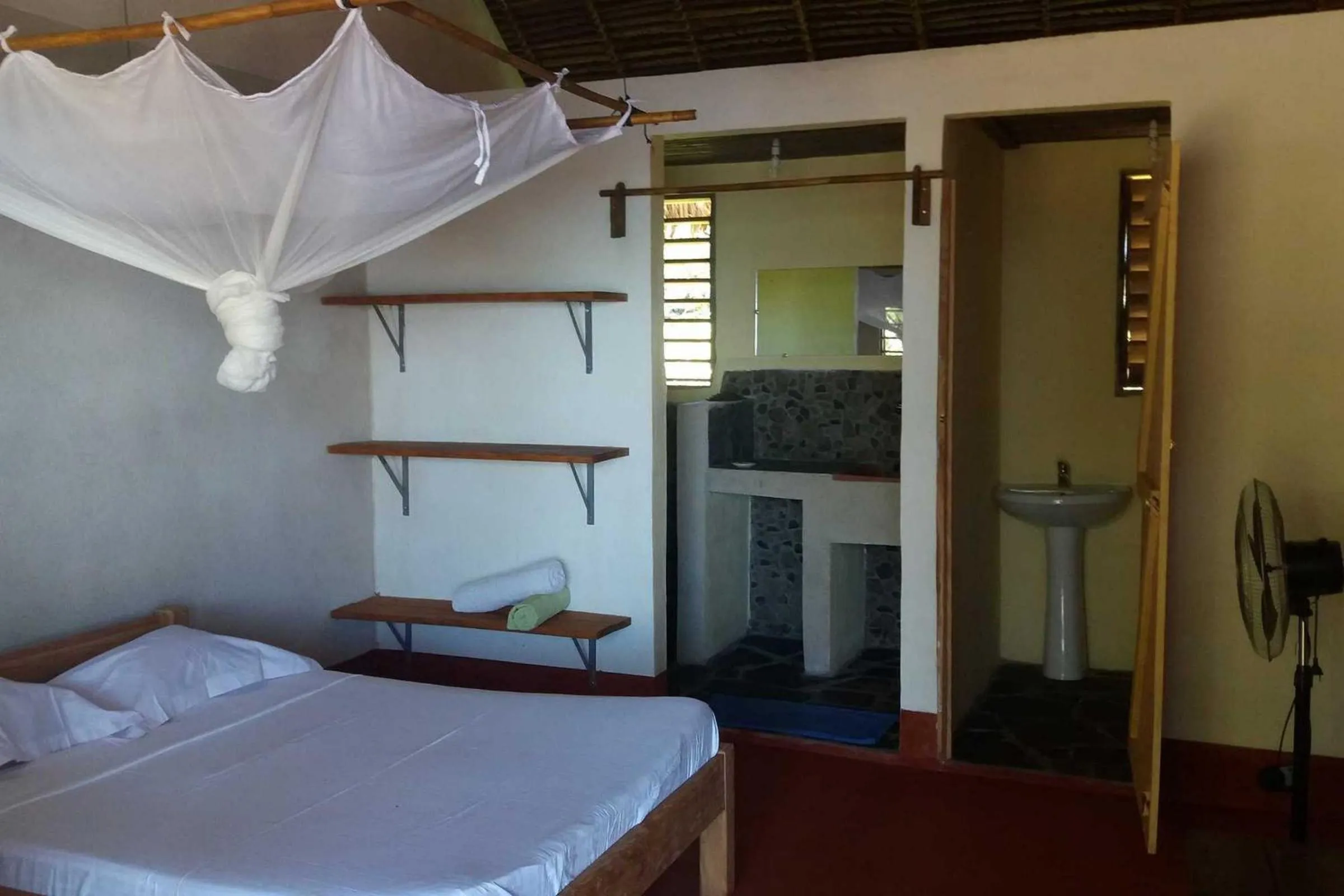 Property building, Bed in Ylang hôtel