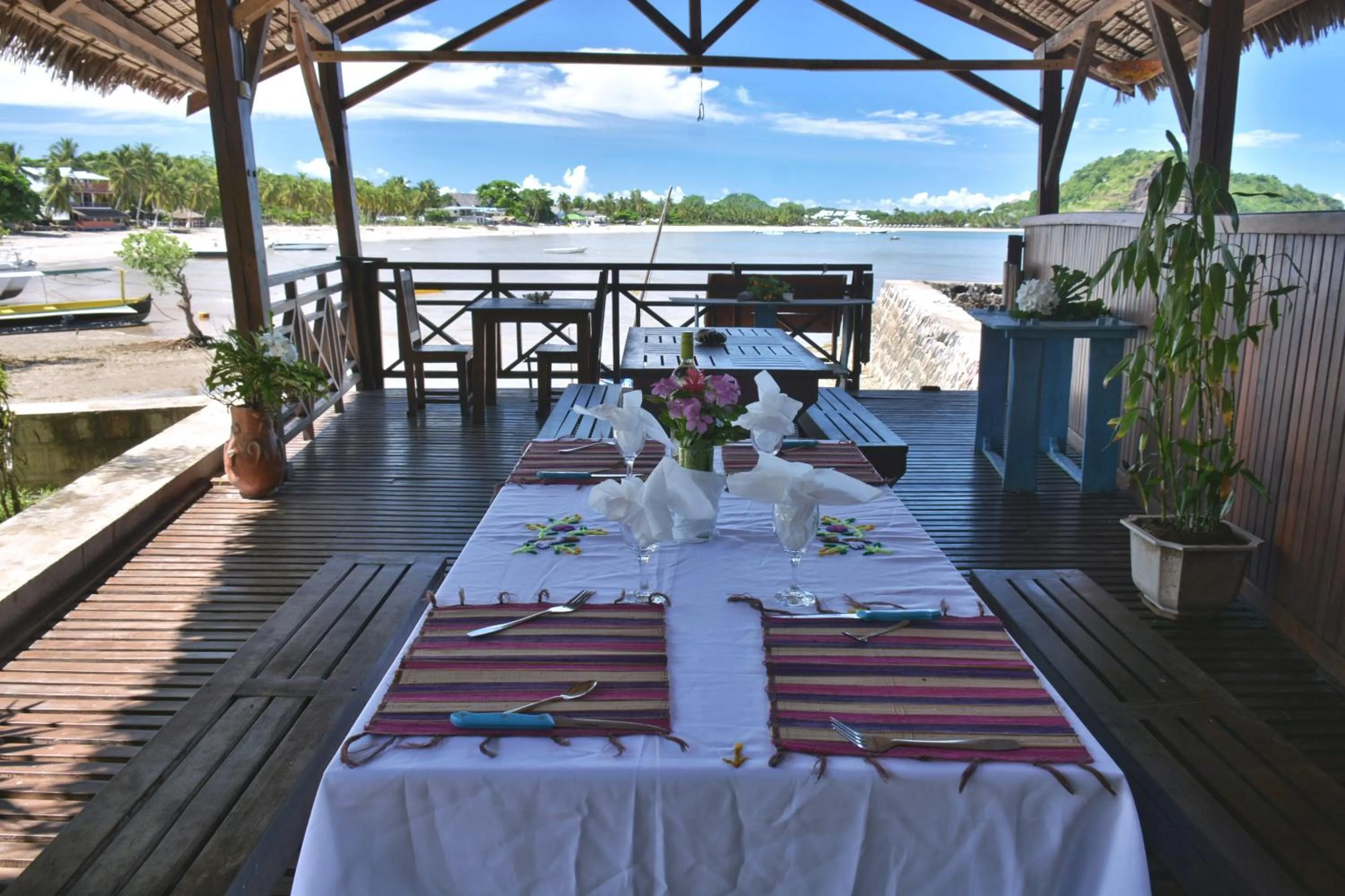 Restaurant/places to eat in Ylang hôtel