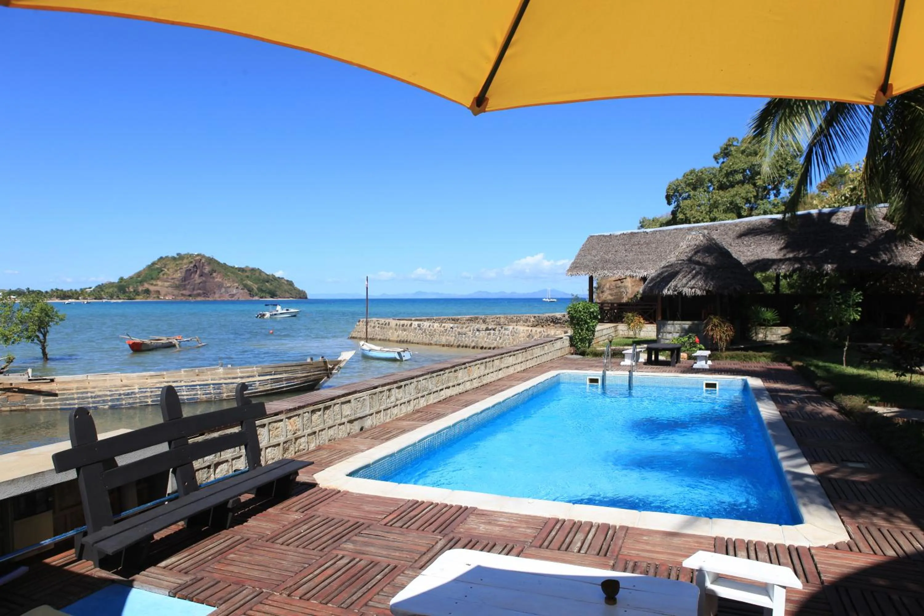 Beach in Ylang hôtel